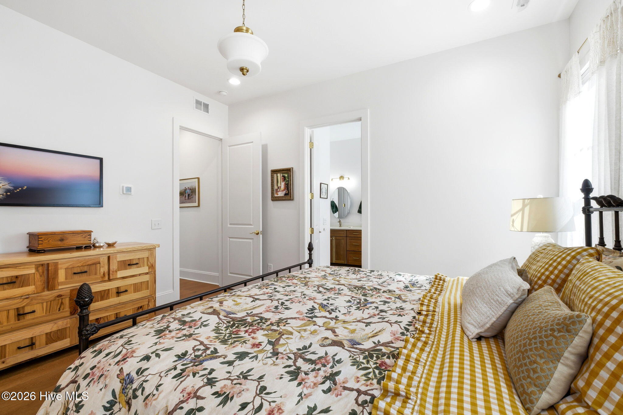 100562076 | Photo 34