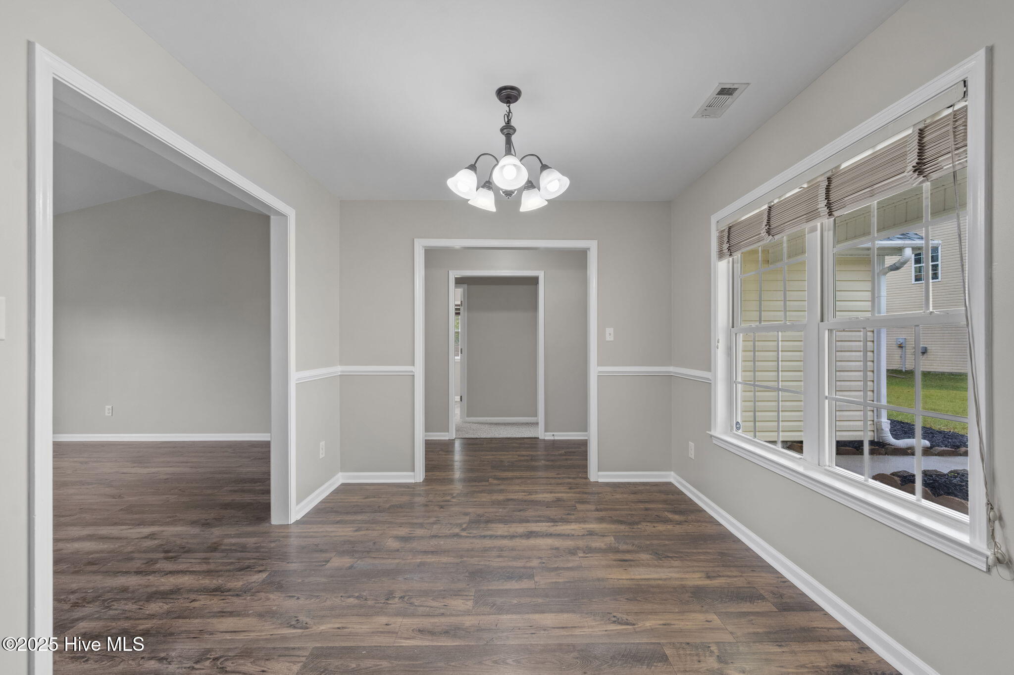 100539227 | Photo 13