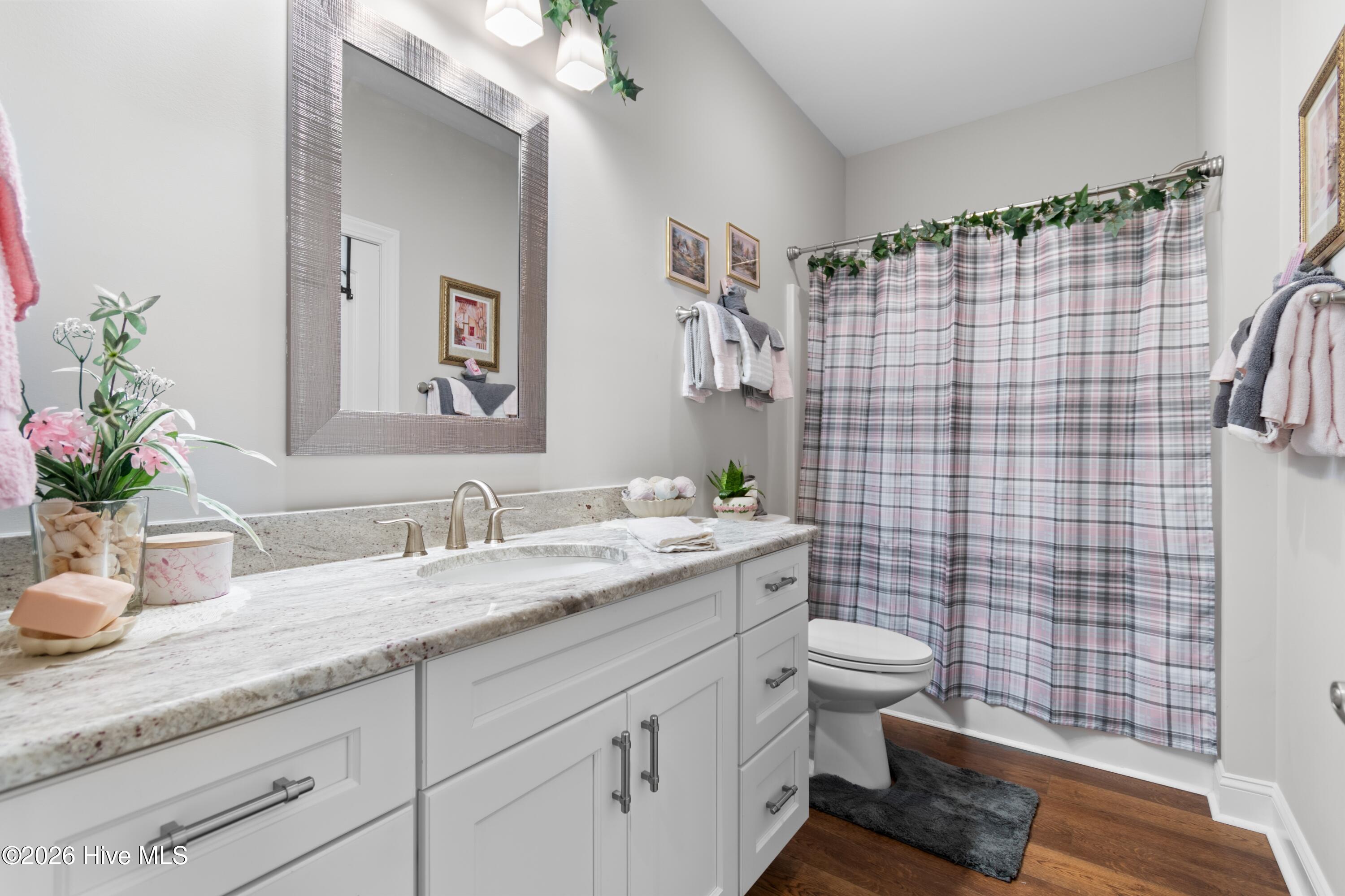 100548806 | Photo 31