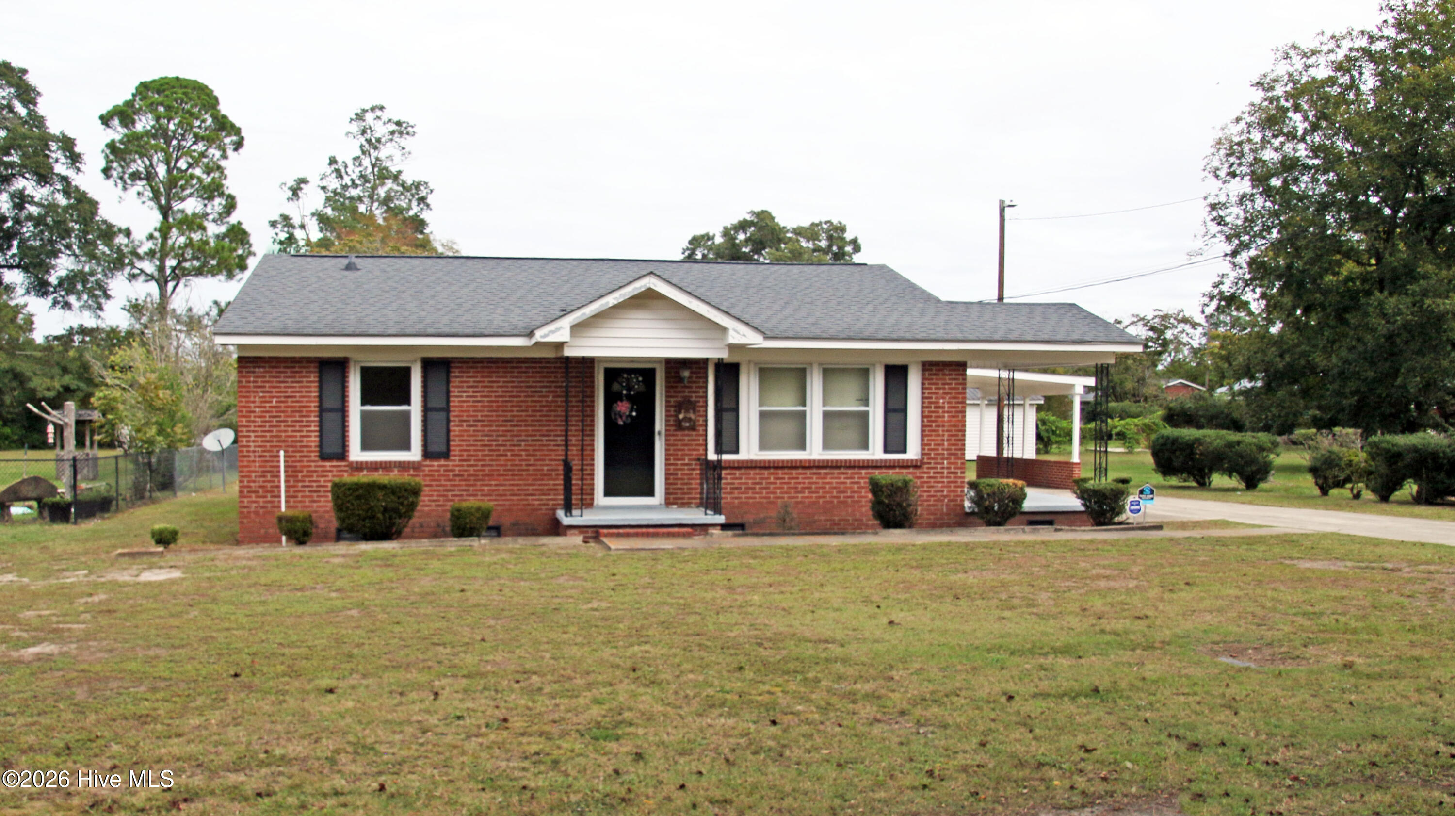 Photo 1 of Single family home for sale at 604 W Boundary St, La Grange, NC 28551 | MLS# 100606553 | Listing updated on 2026-10-02