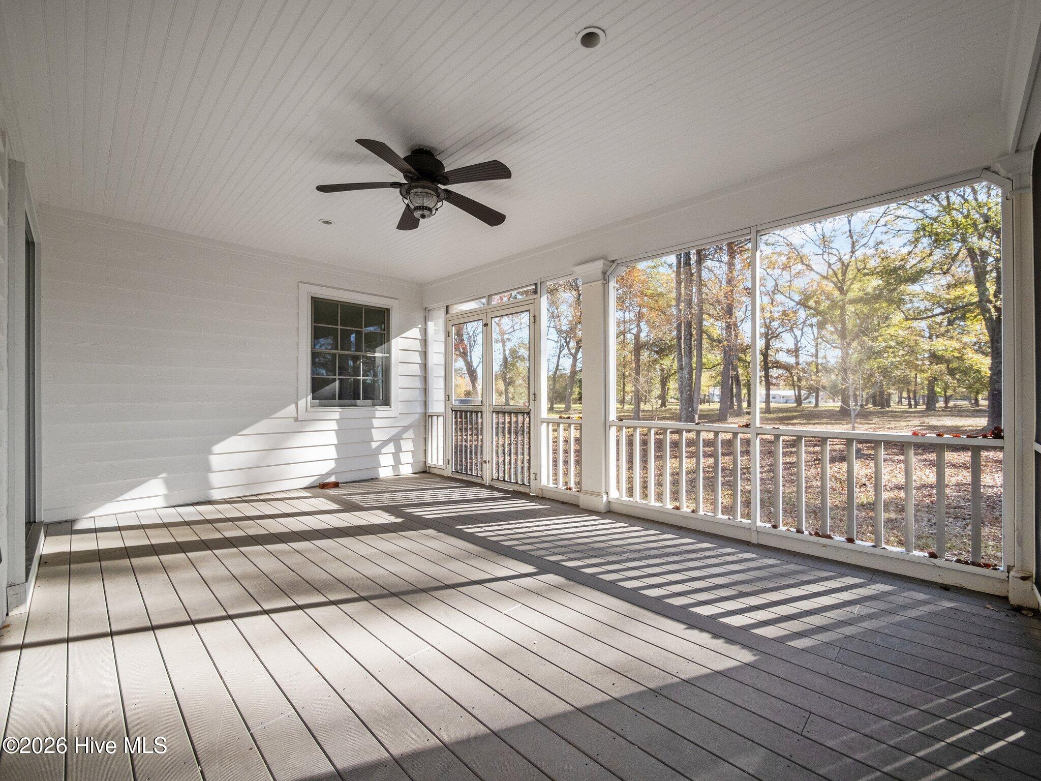 100554619 | Photo 11