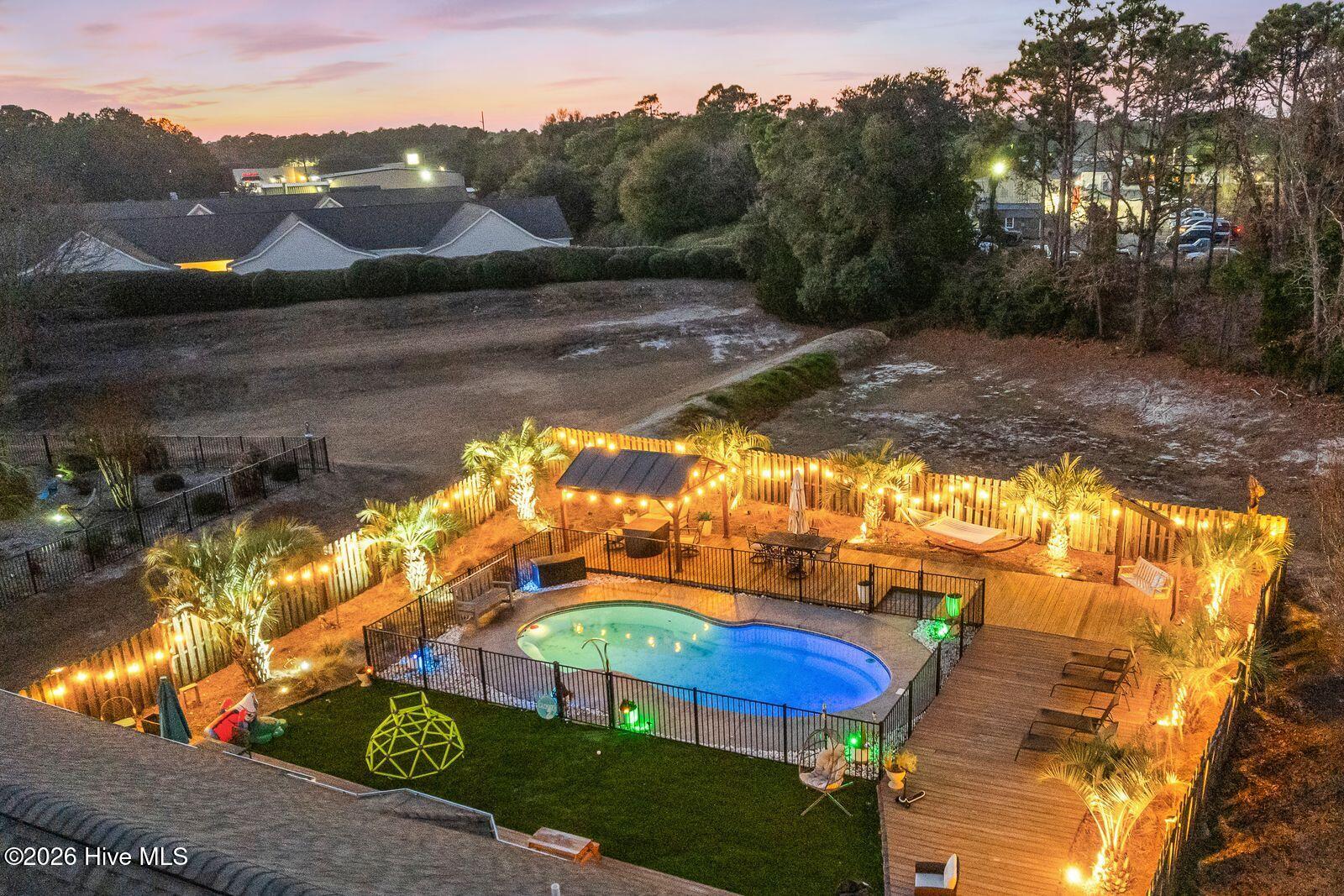 100548177 | Photo 25