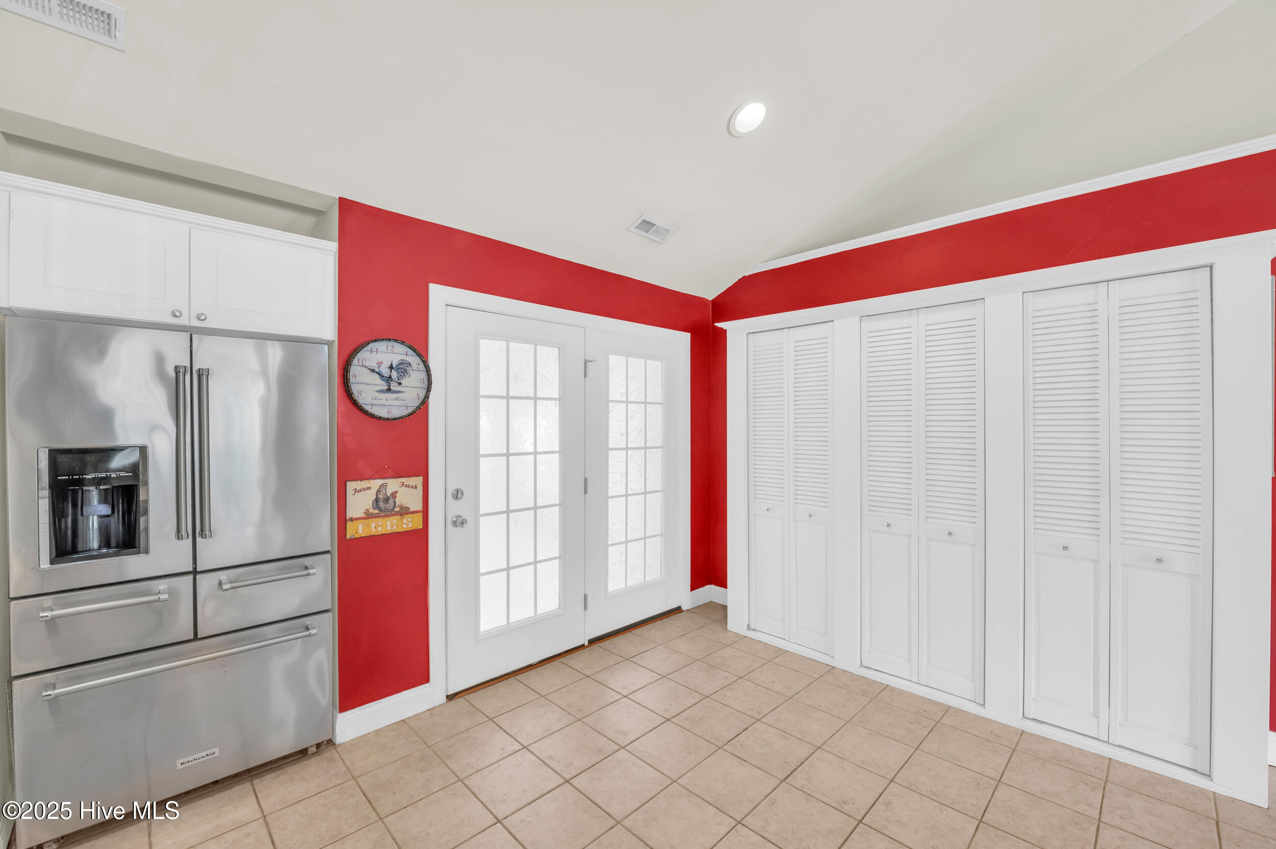 100517407 | Photo 14