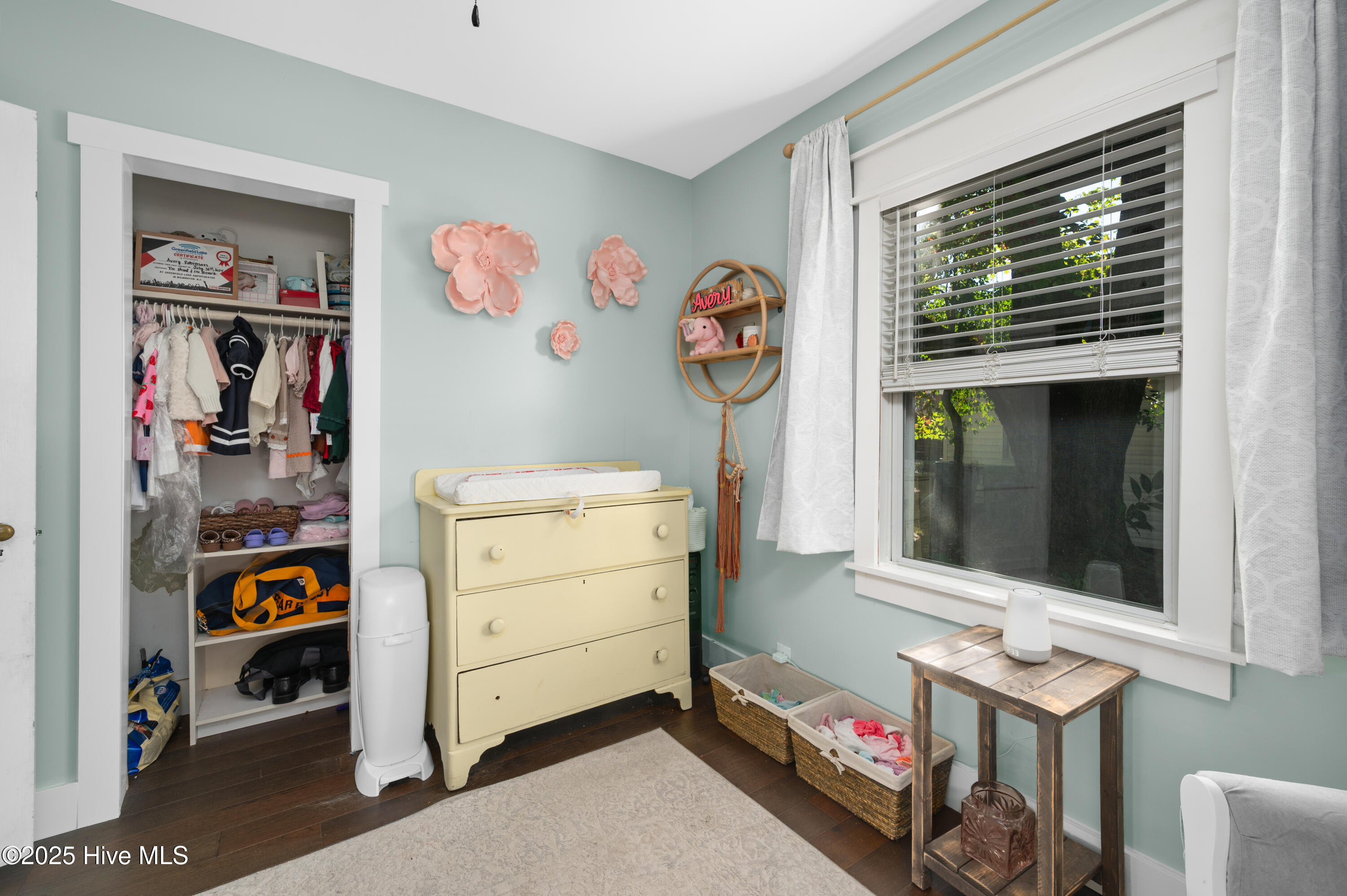 100542345 | Photo 25