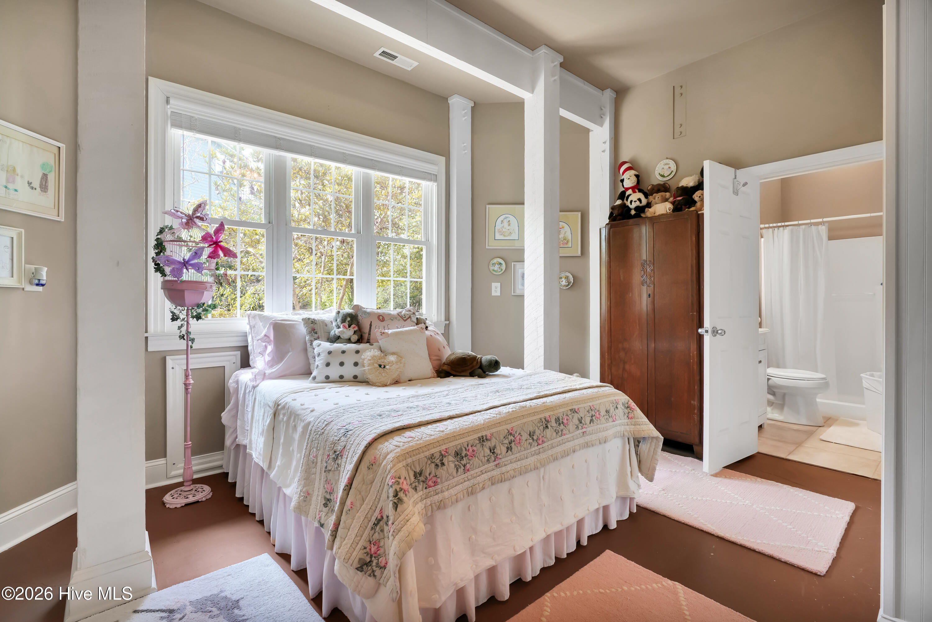 100564861 | Photo 46