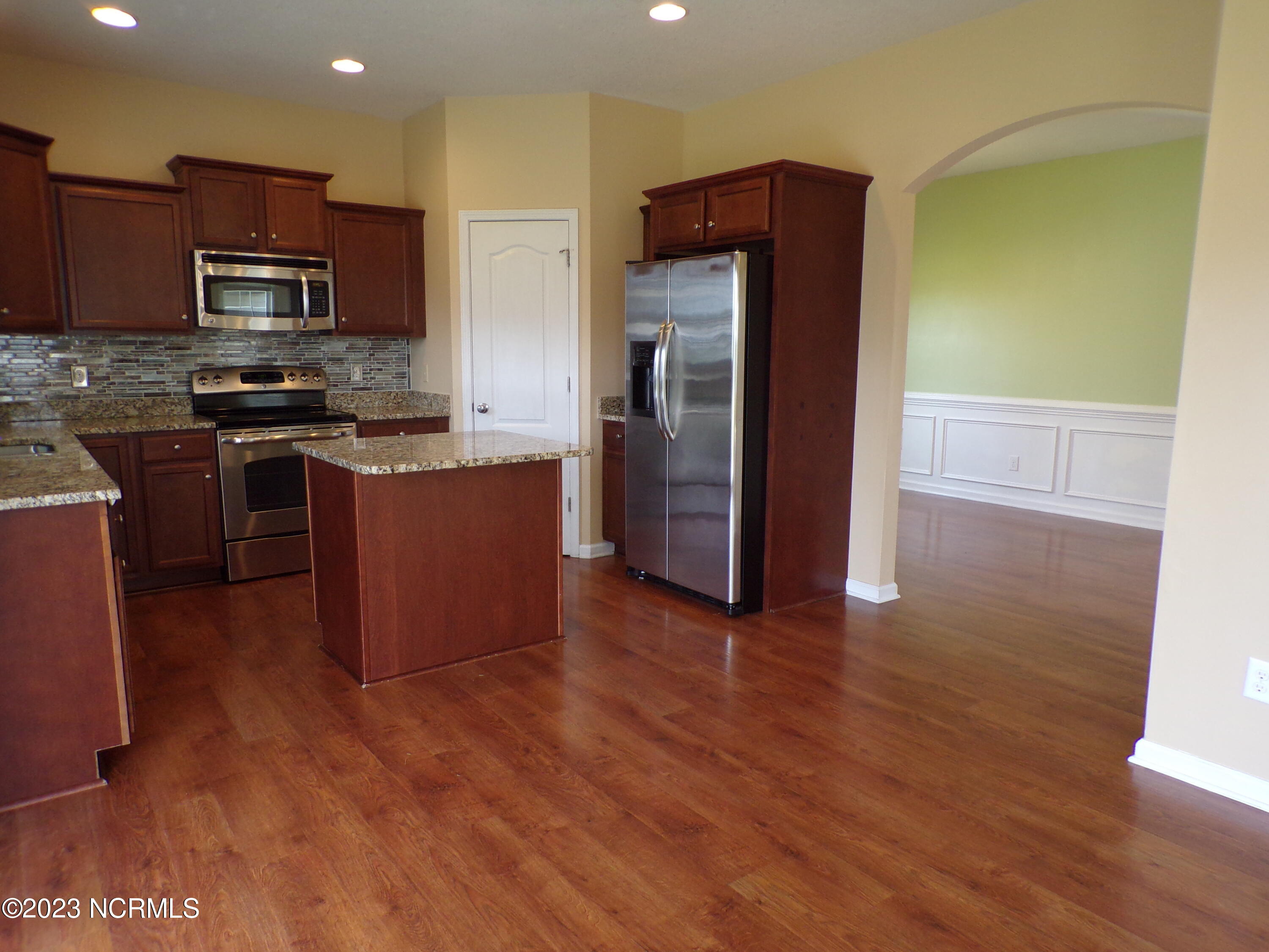 100559579 | Photo 38