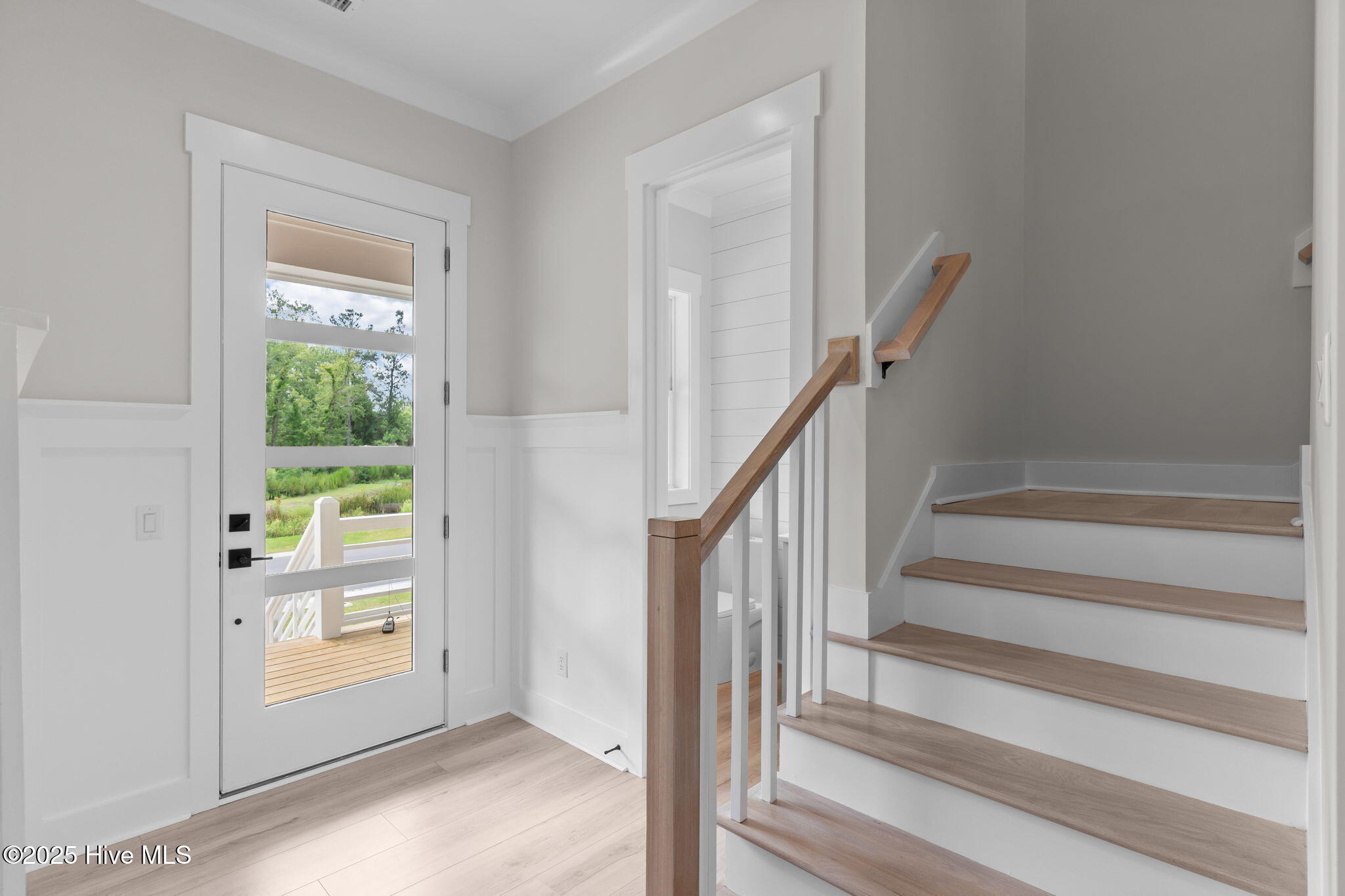 100548099 | Photo 41