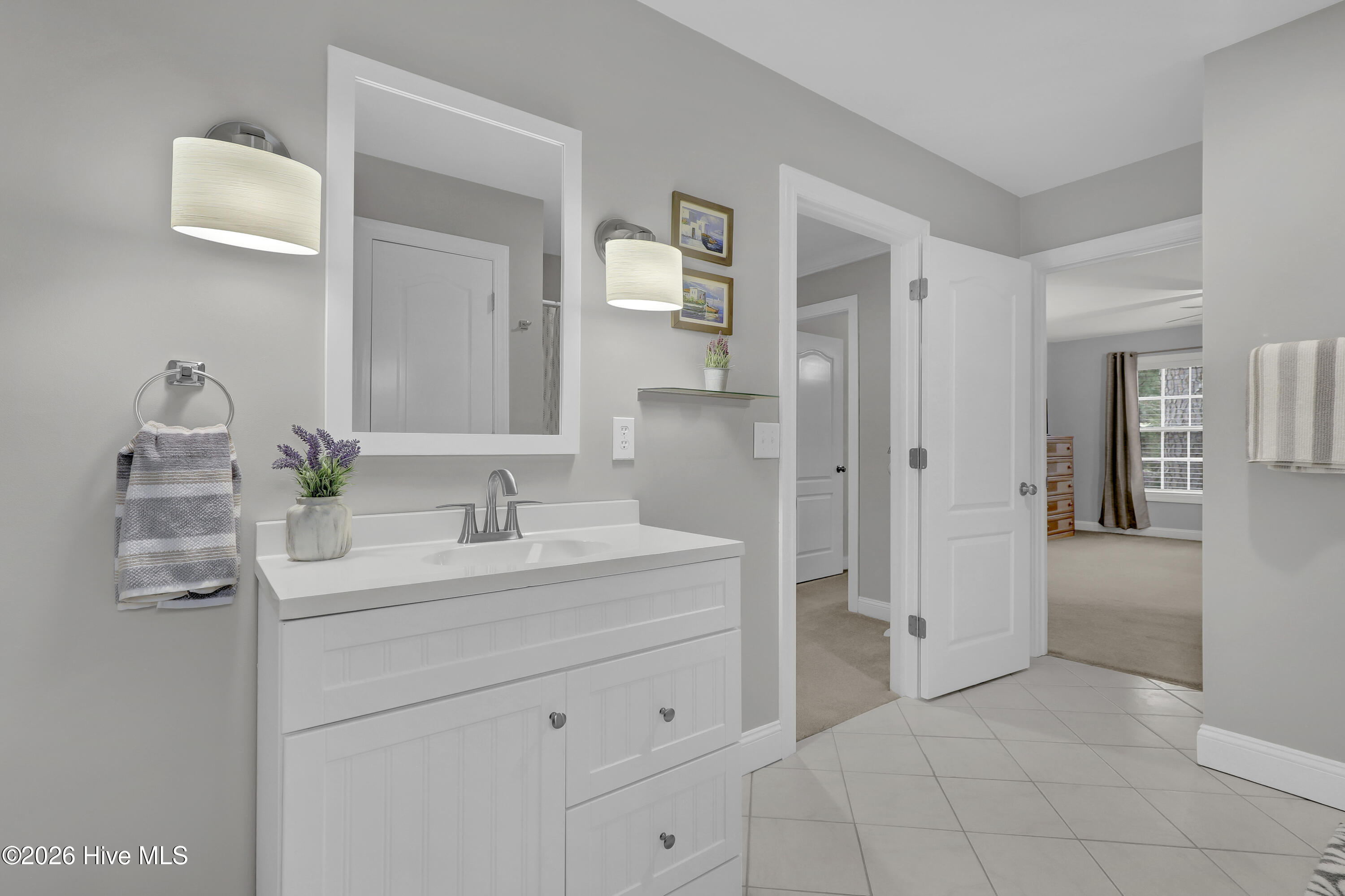 100563243 | Photo 35