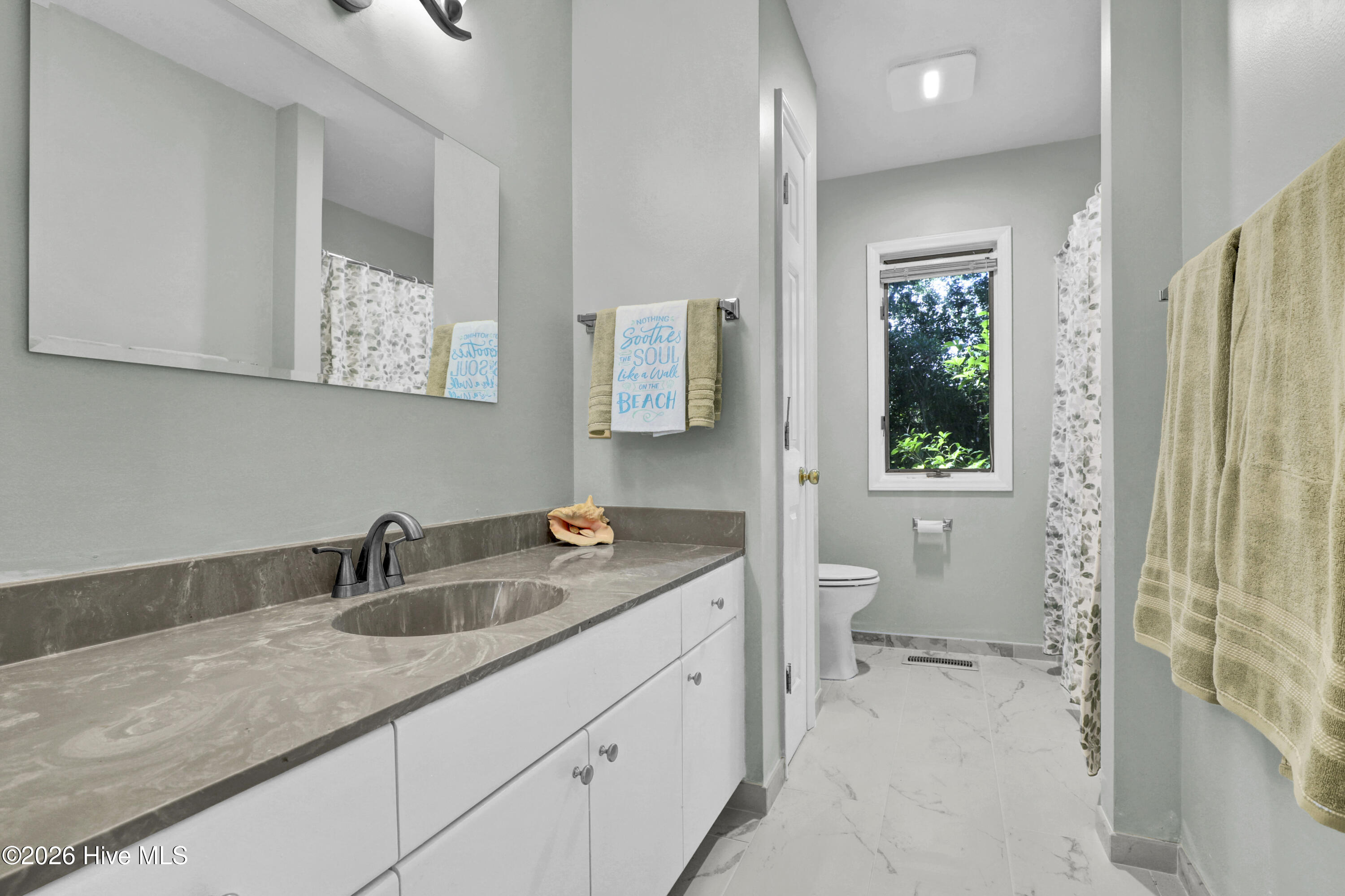 100570450 | Photo 21