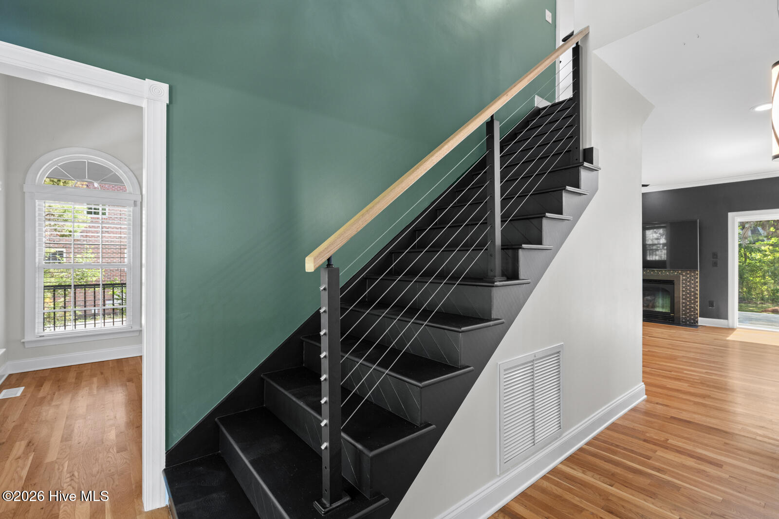 100569189 | Photo 10