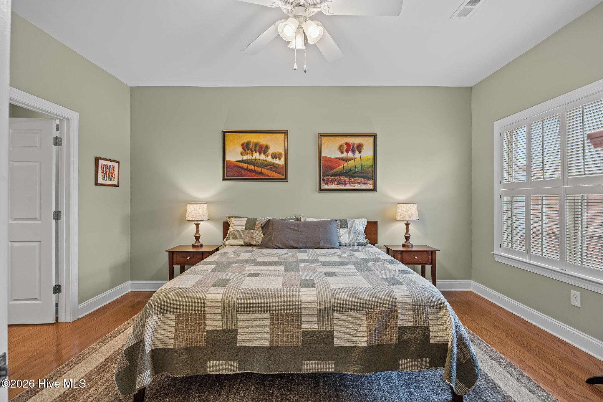 100560017 | Photo 18