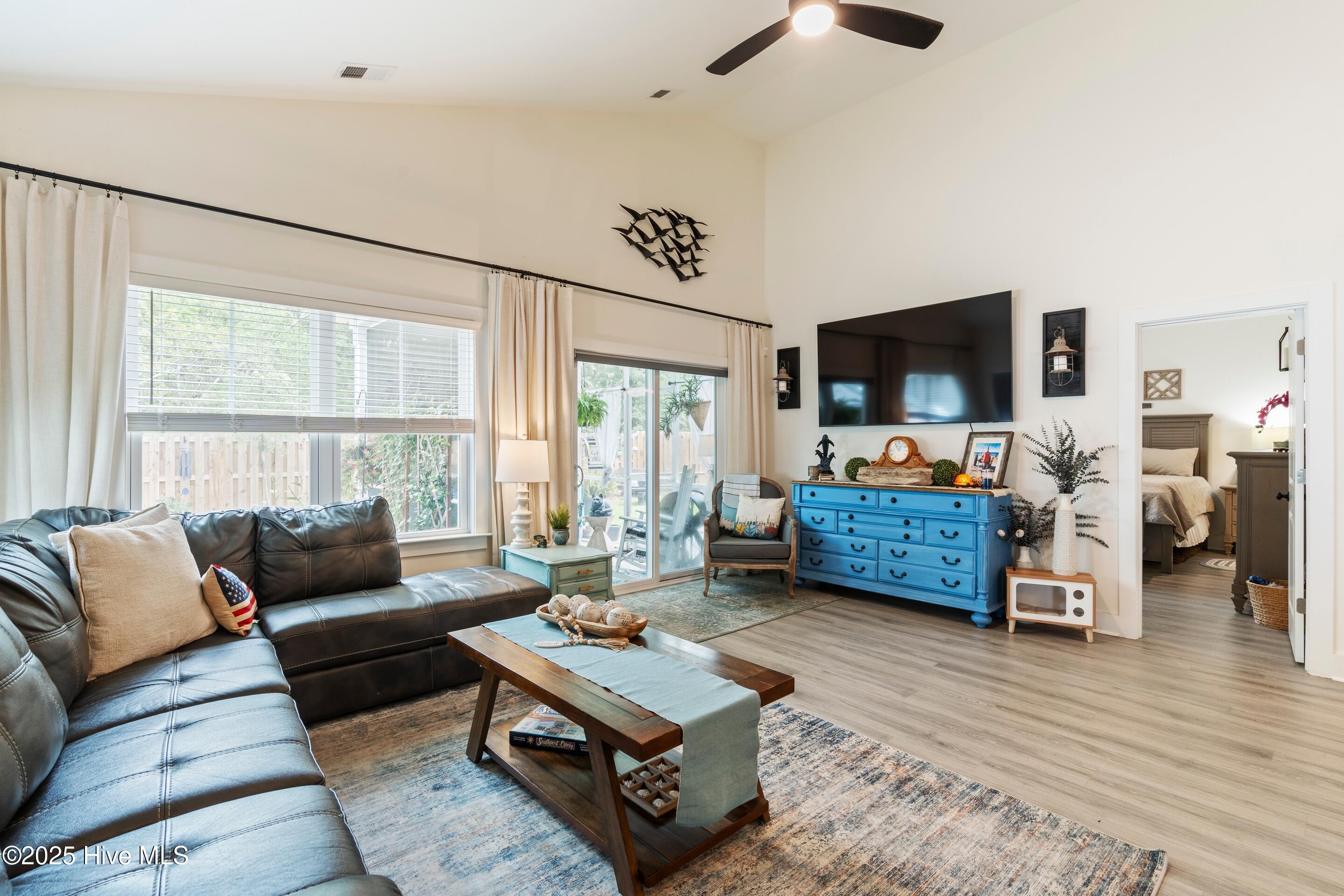 100525956 | Photo 21