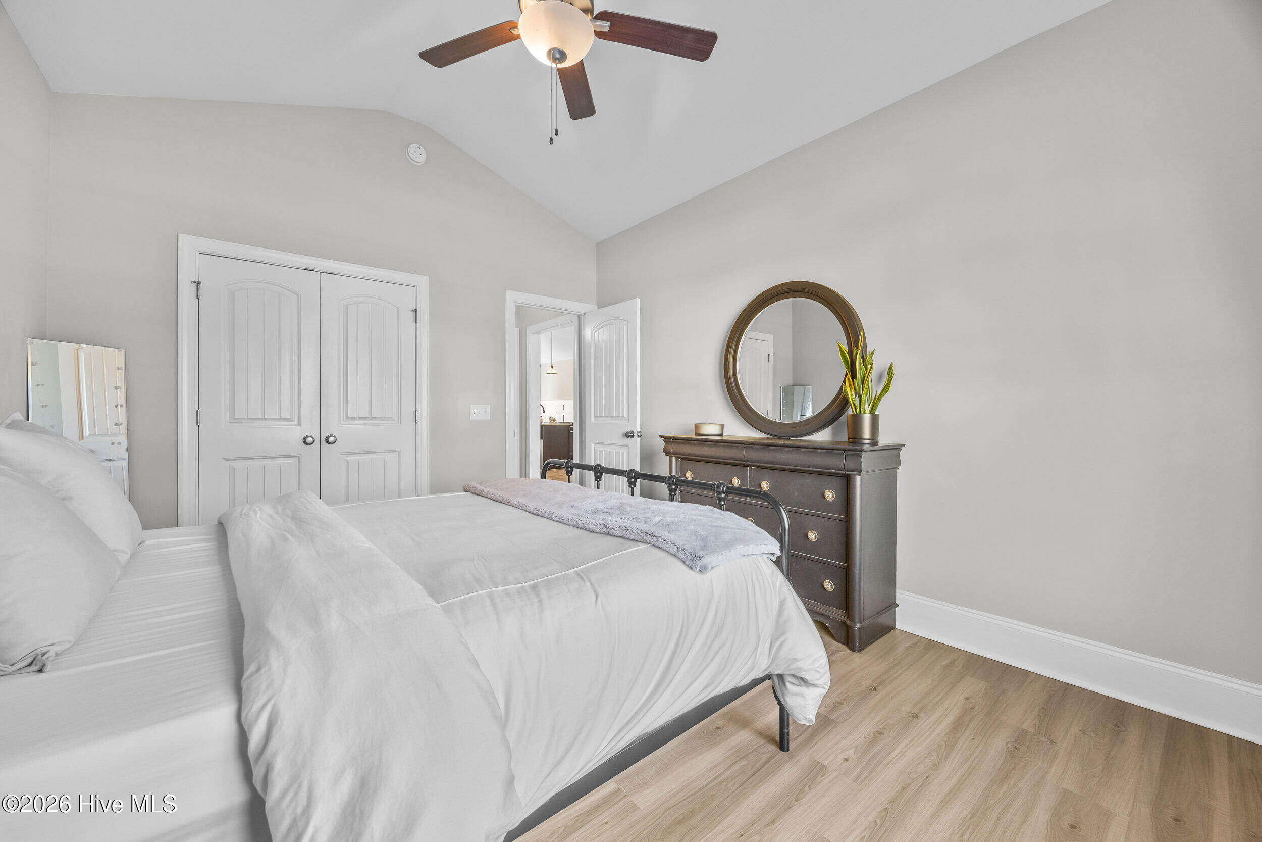 100550953 | Photo 31