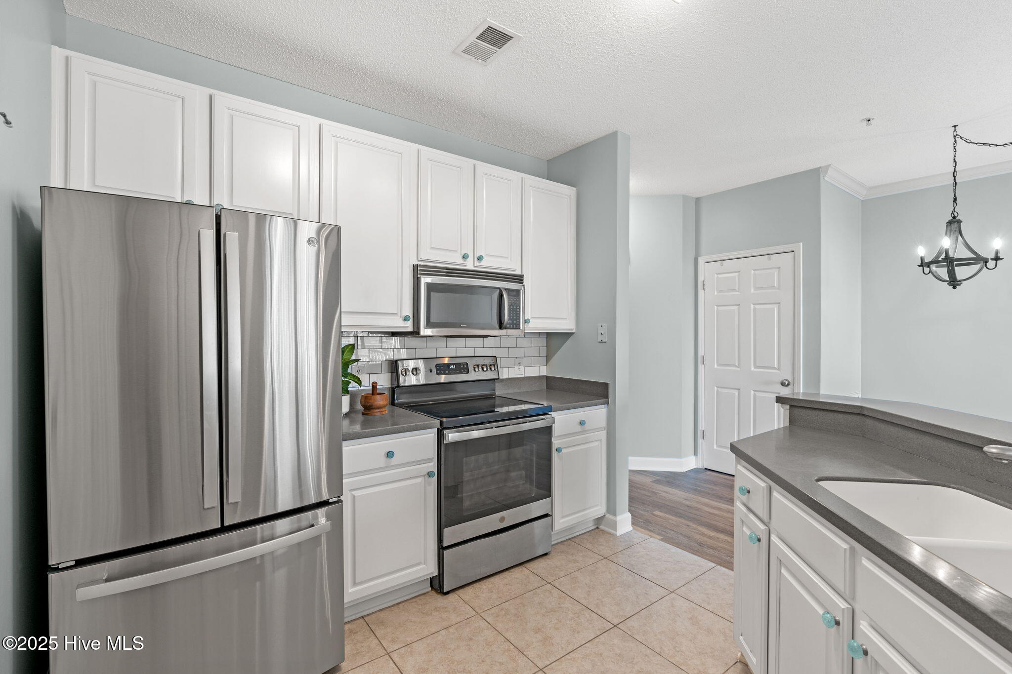 100542307 | Photo 11