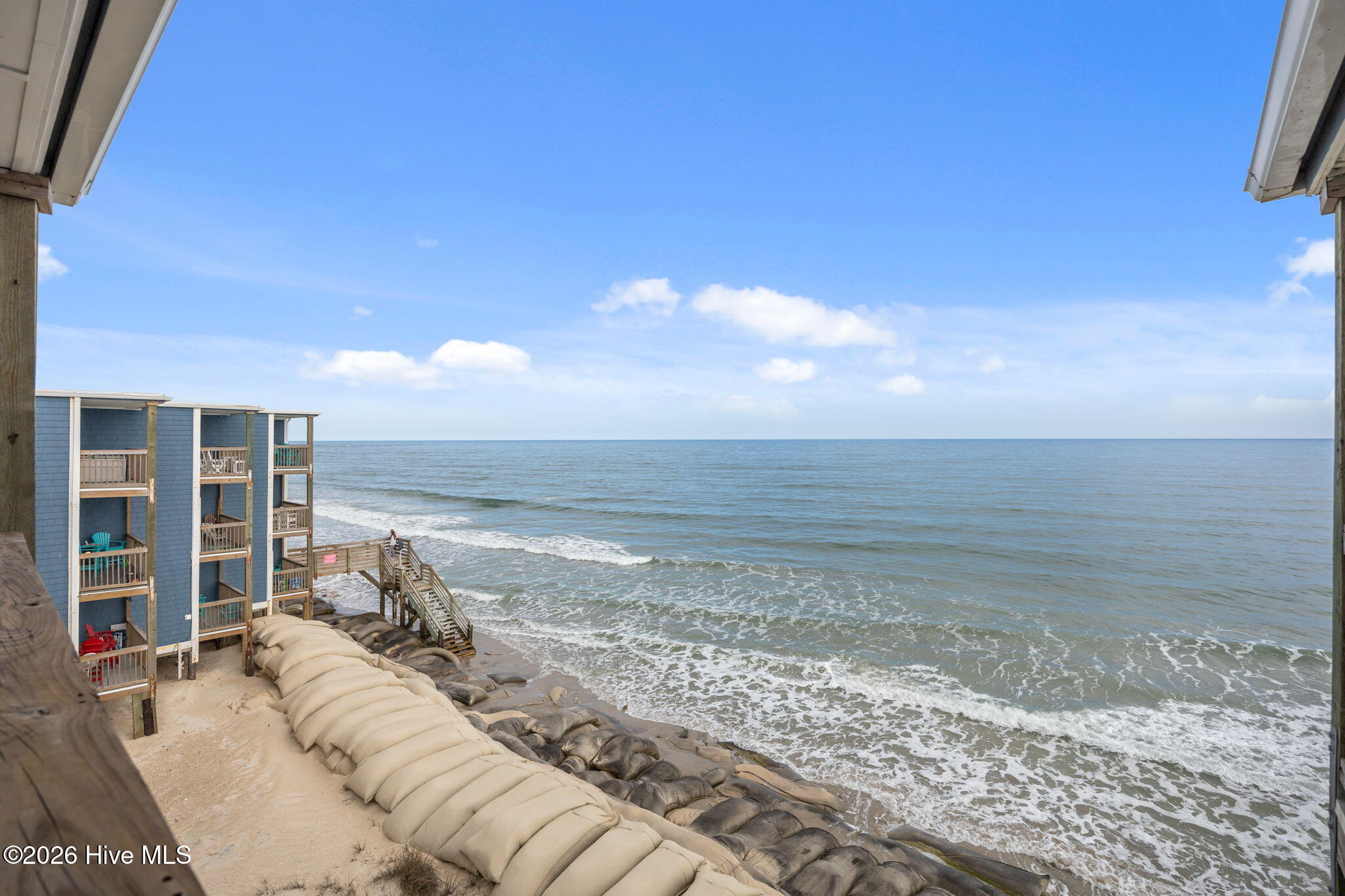 100561169 | Photo 15