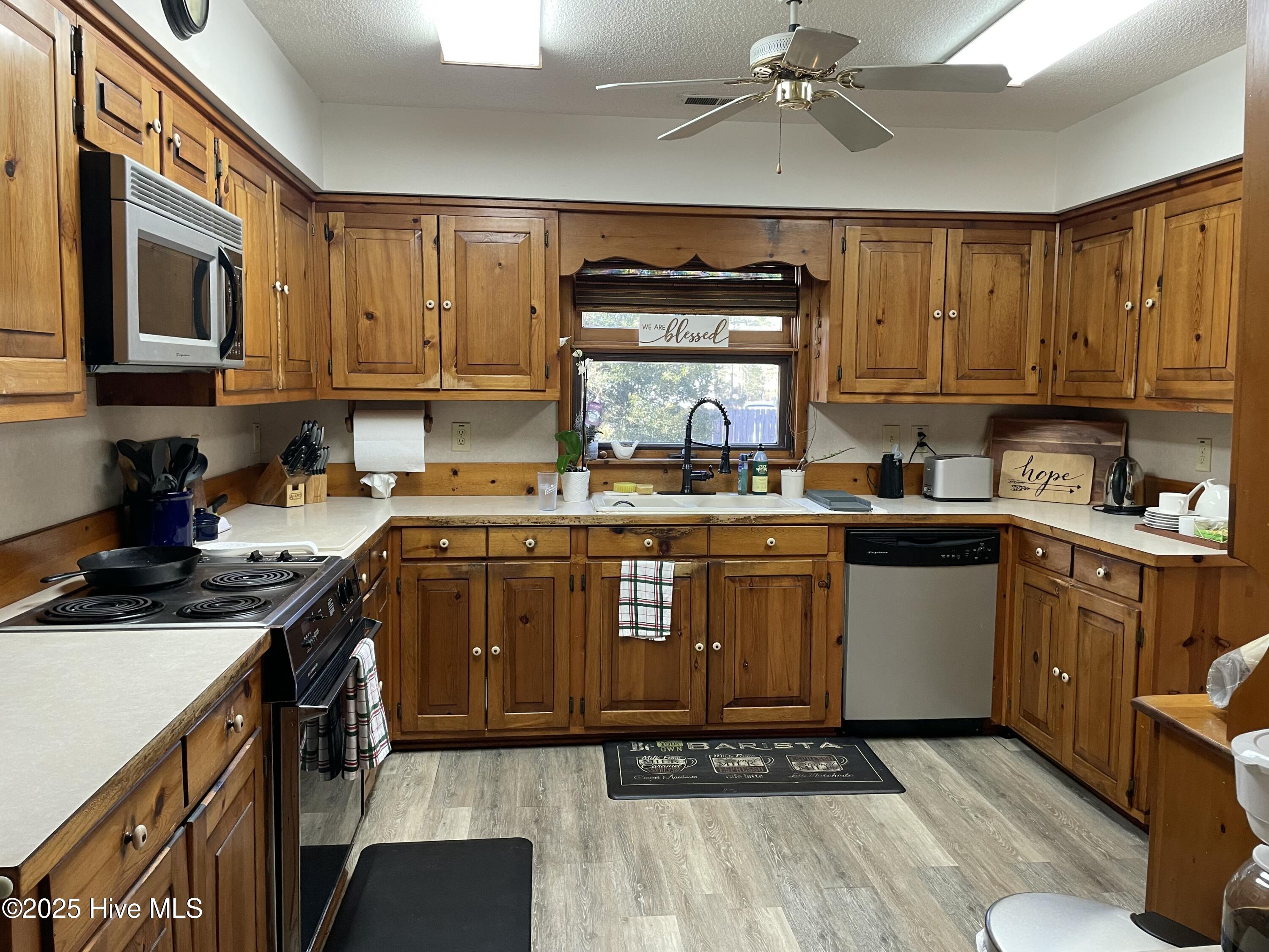 100531668 | Photo 11