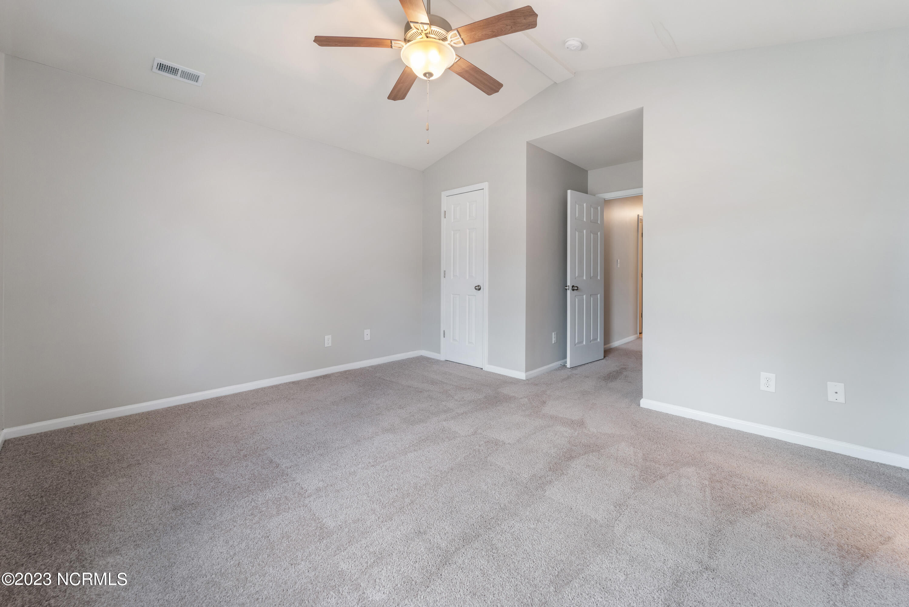 100564586 | Photo 15