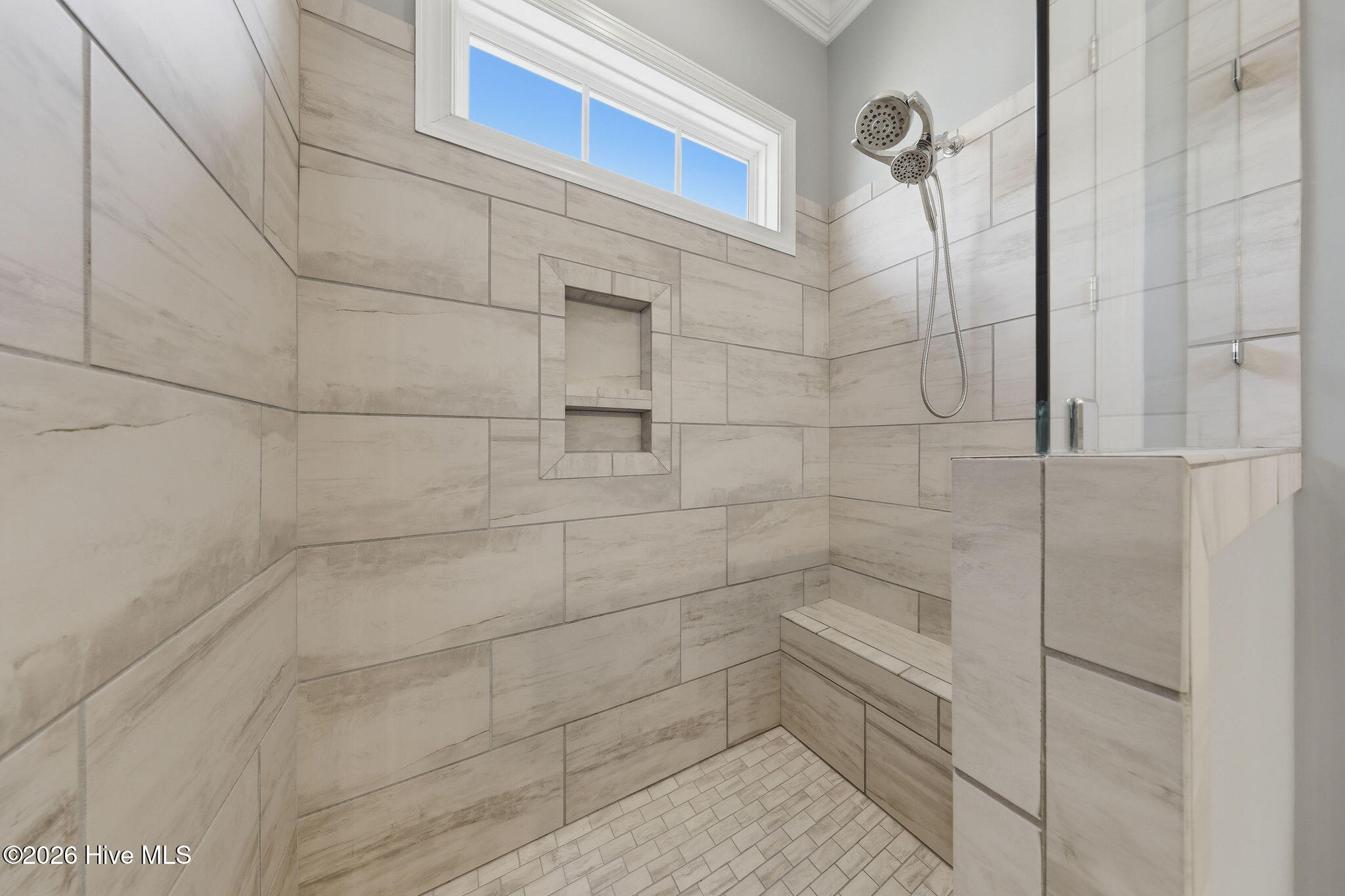 100569190 | Photo 31