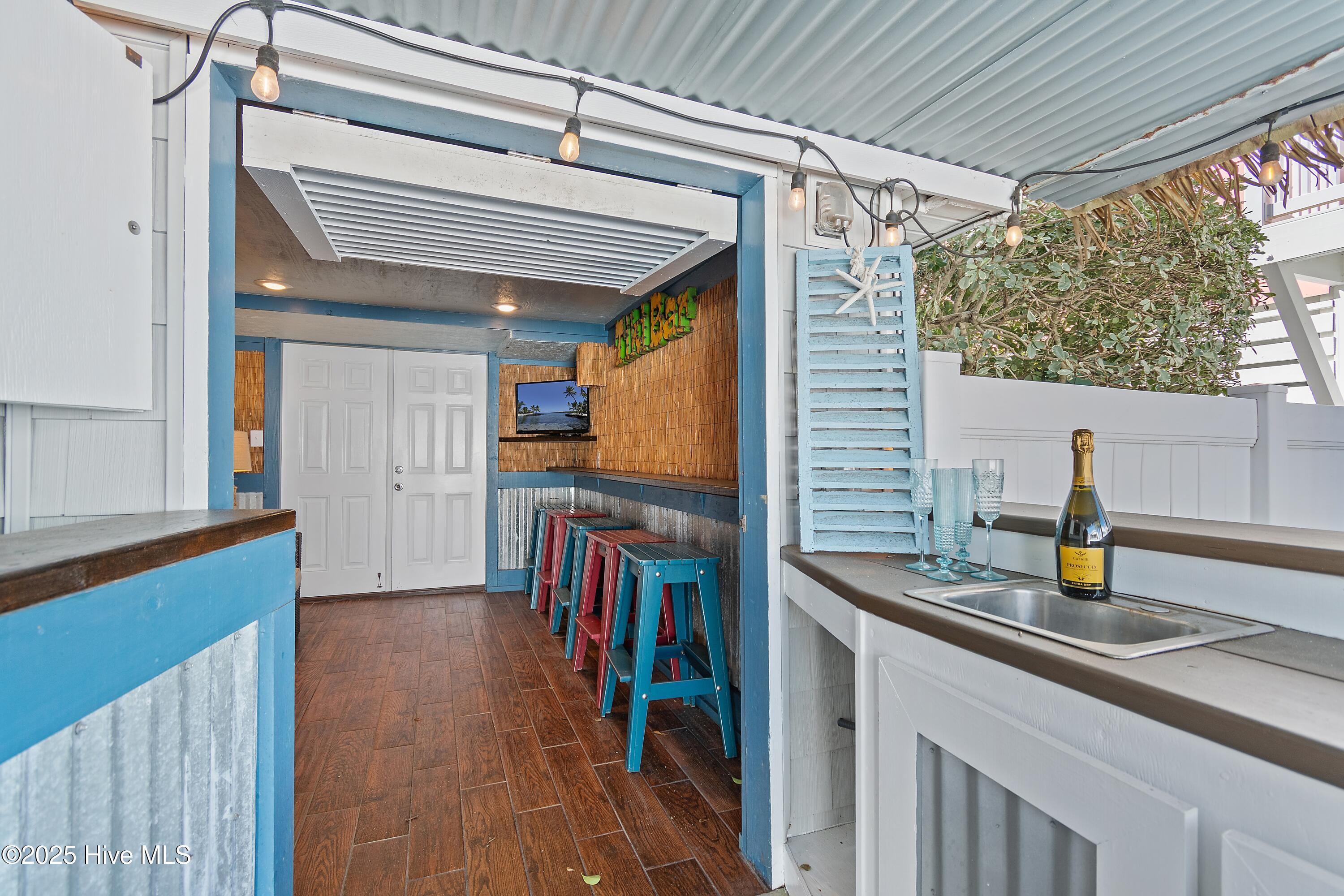 100535227 | Photo 33