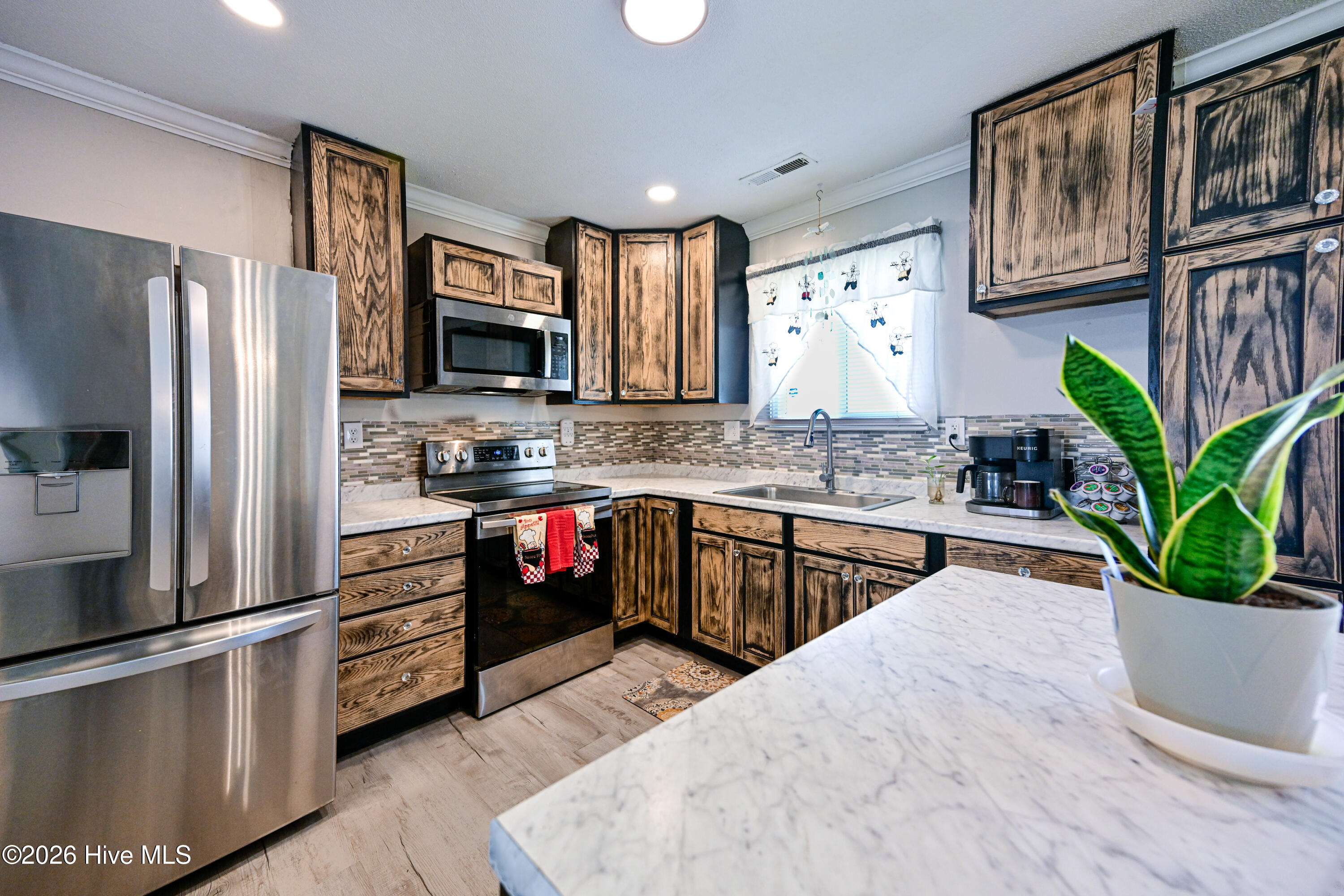 100564007 | Photo 11