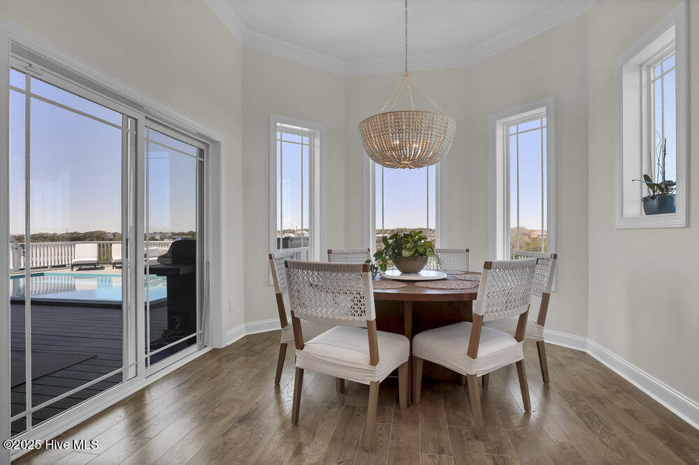 100499001 | Photo 14