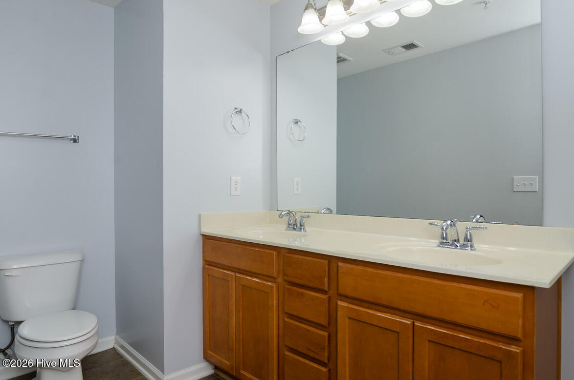 100558160 | Photo 18