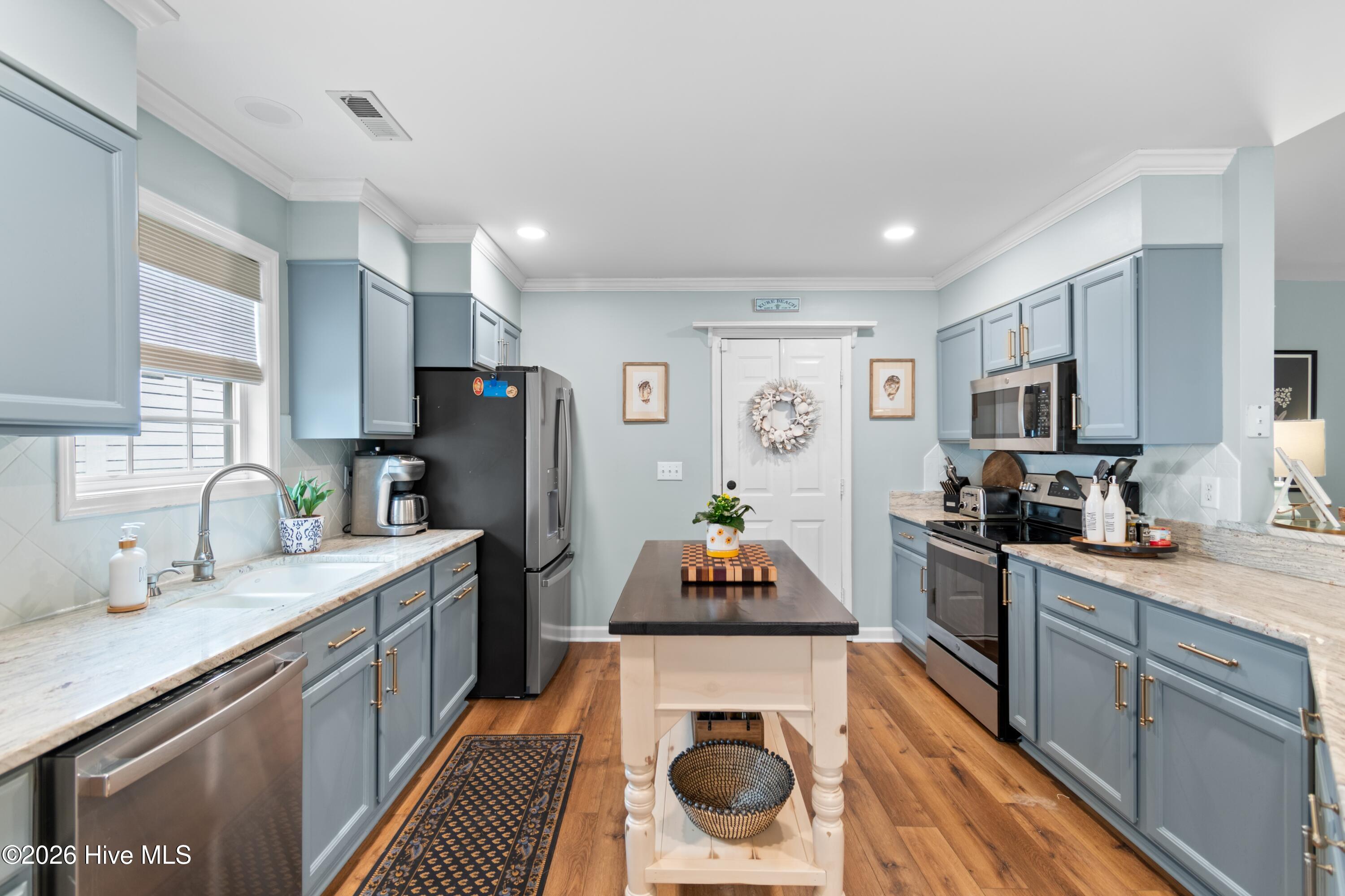 100558104 | Photo 31