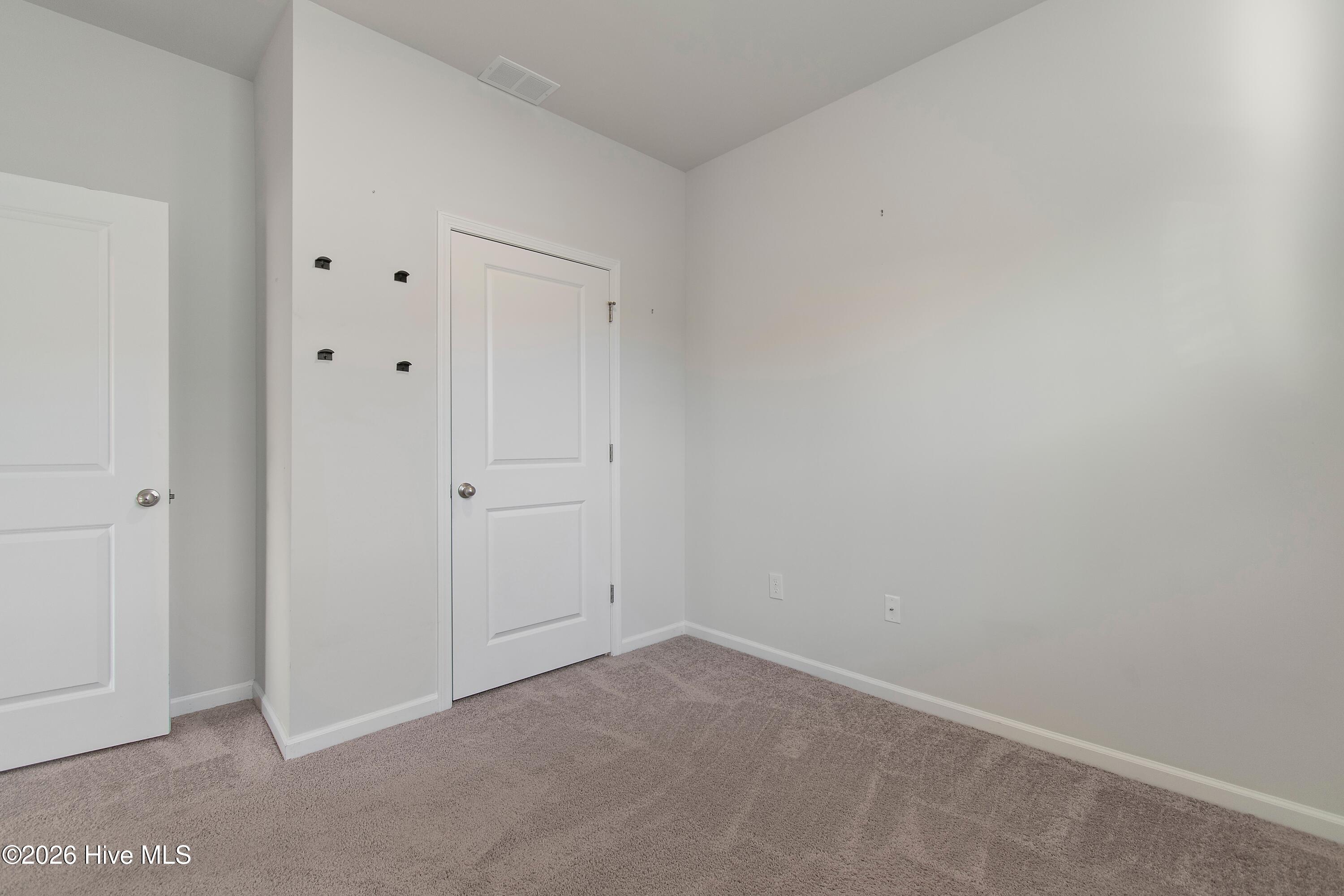 100547710 | Photo 18