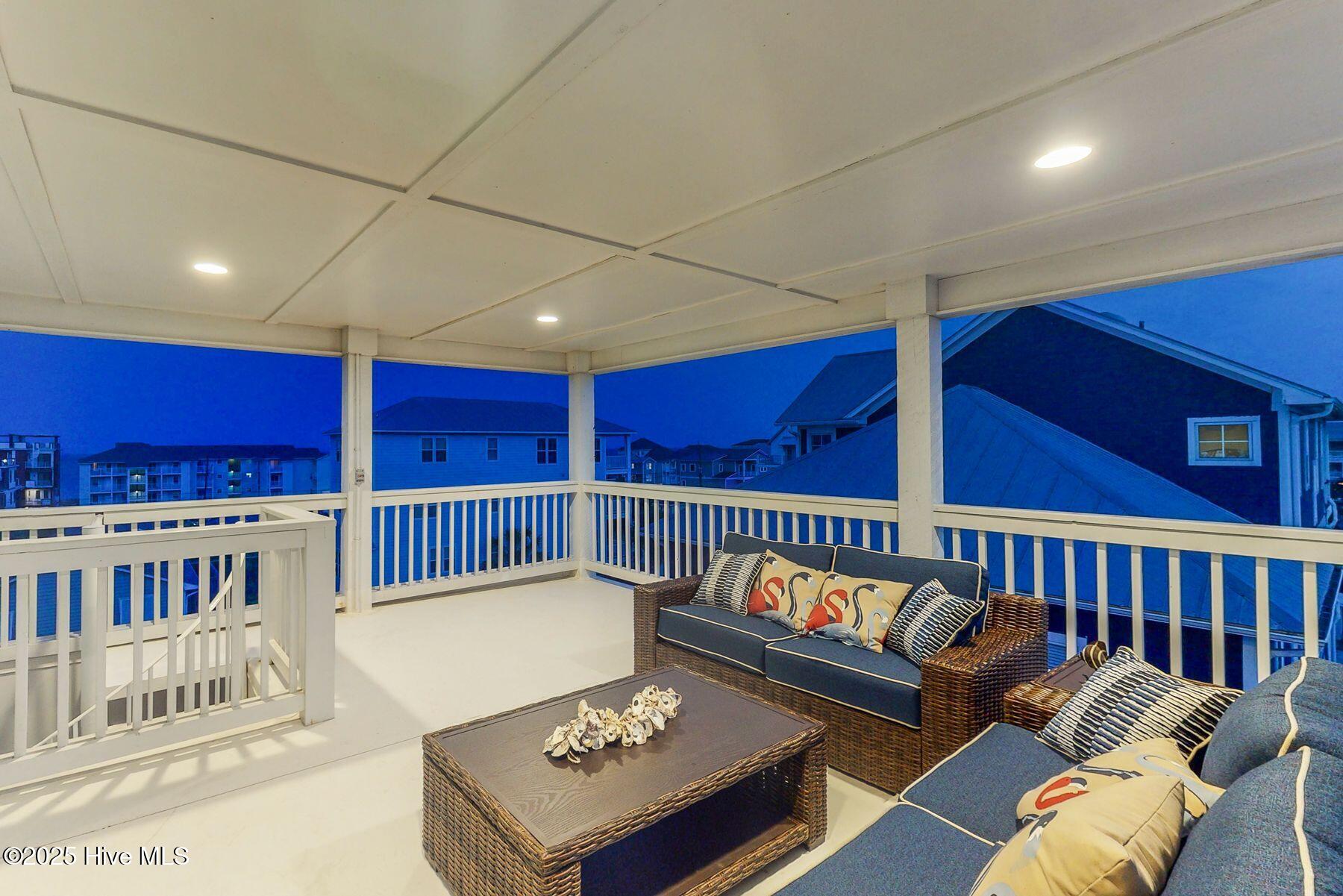 100537095 | Photo 33