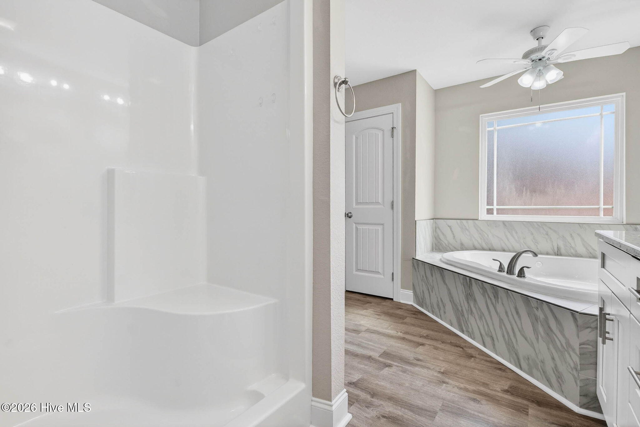 100564948 | Photo 34