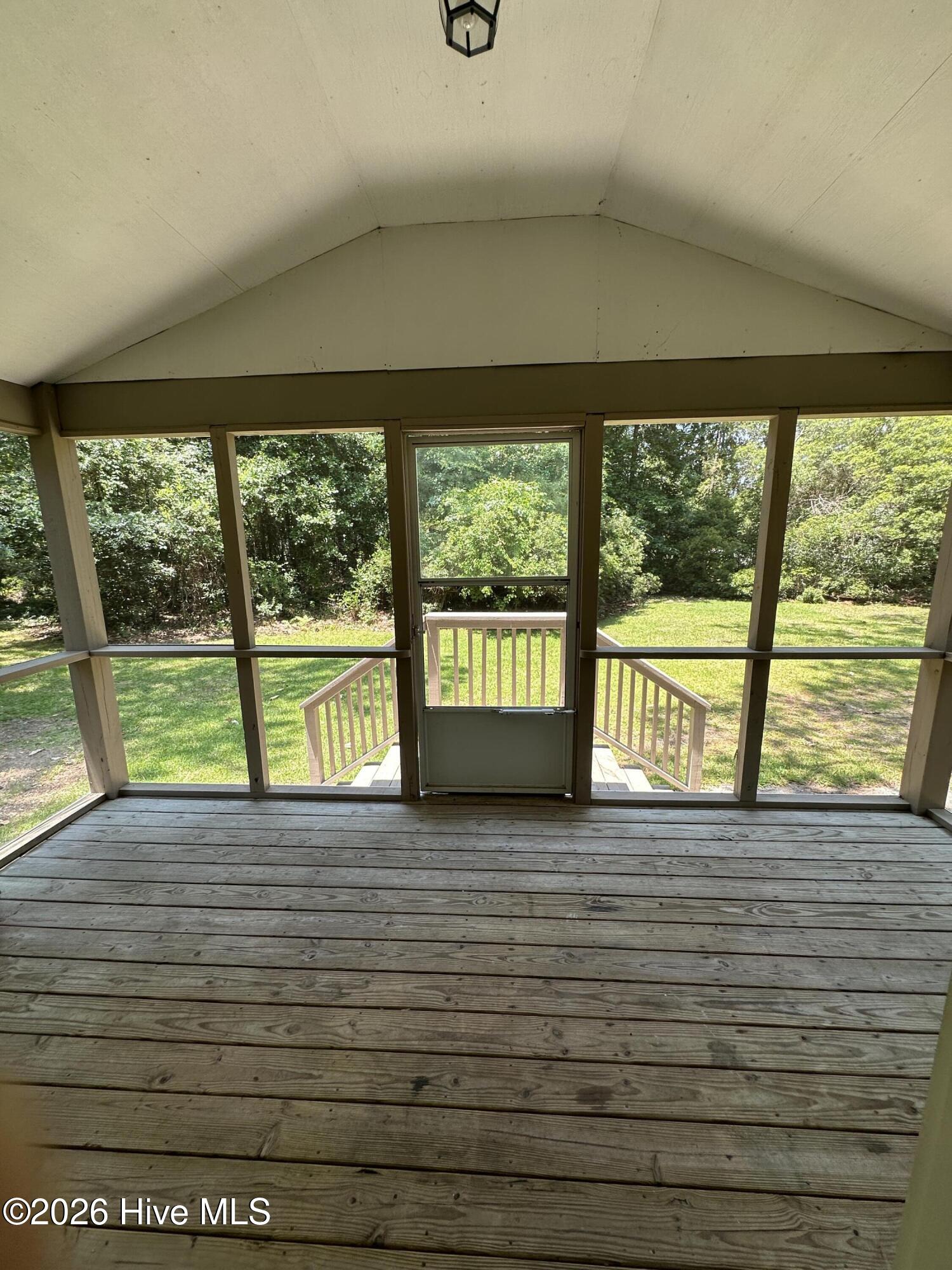 100556259 | Photo 15