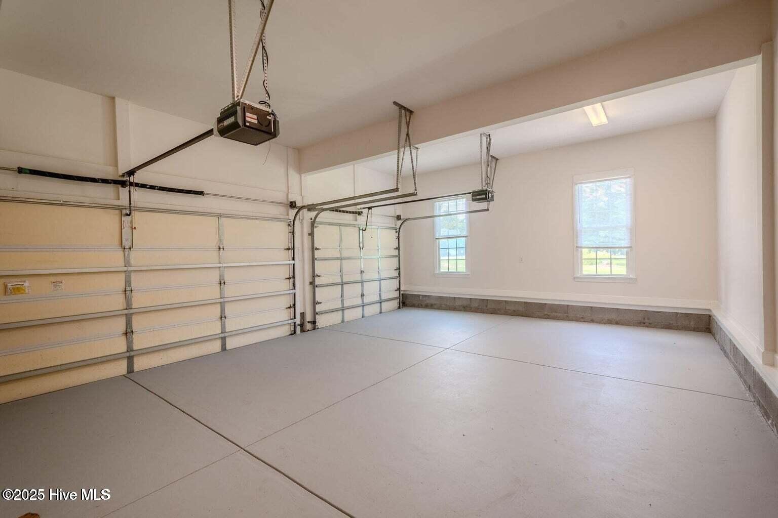 100538415 | Photo 23