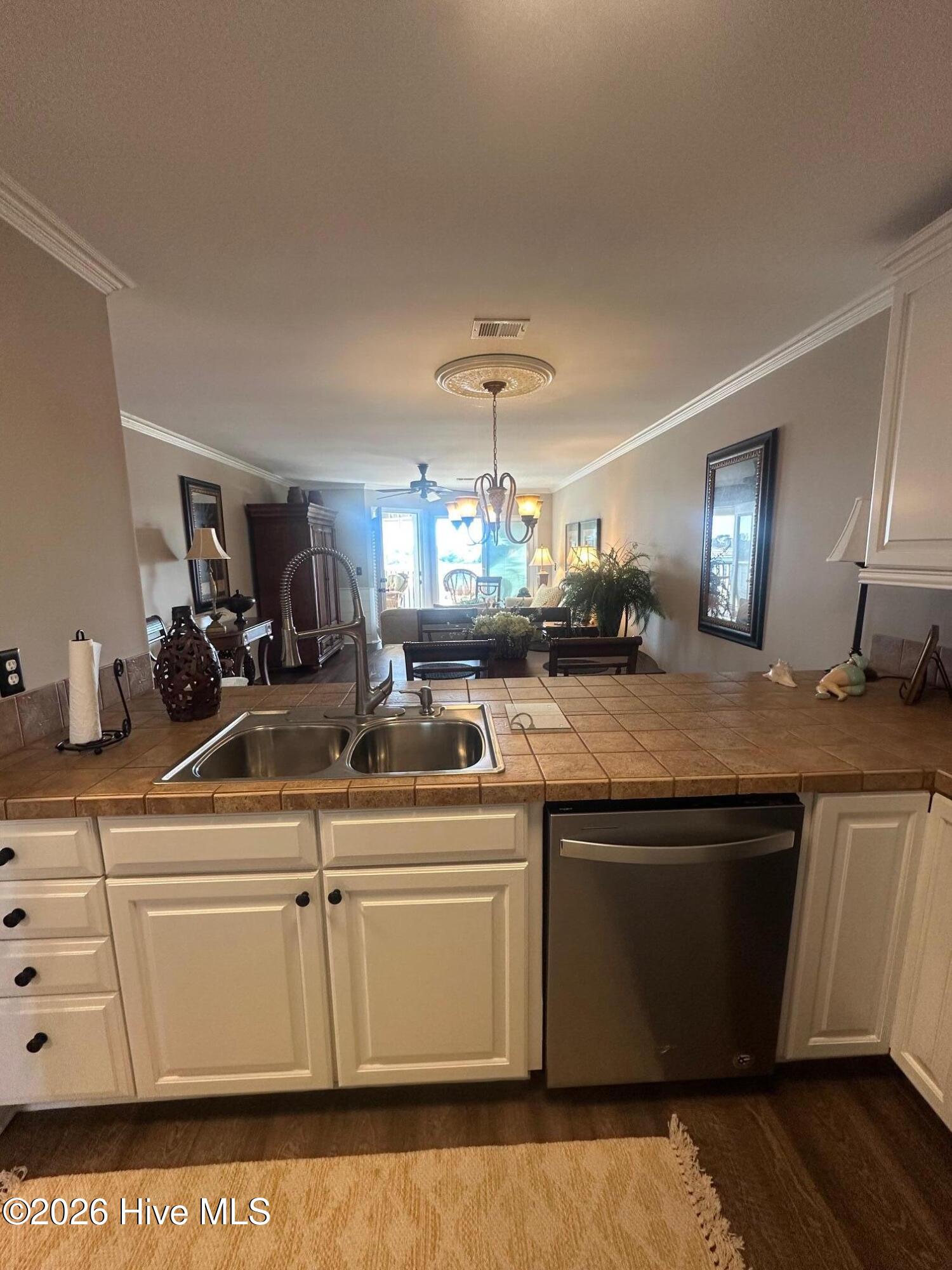 100552008 | Photo 15