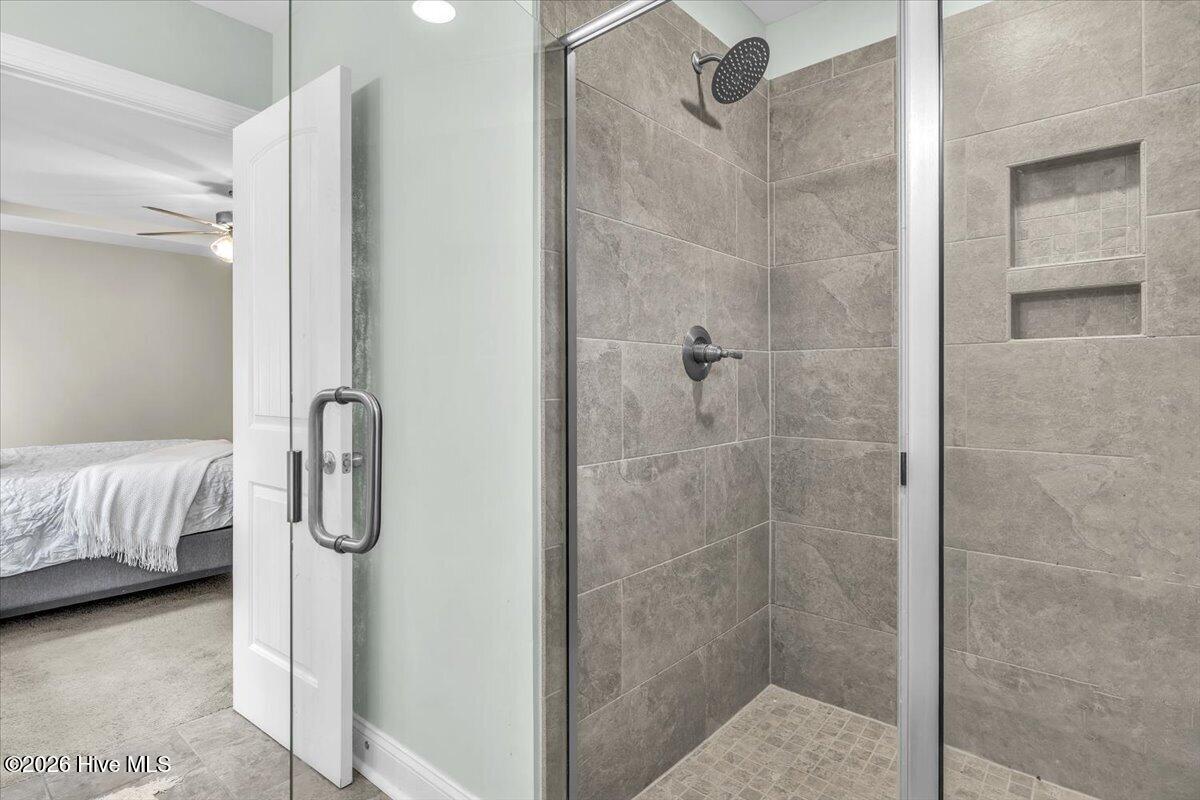 100553155 | Photo 32