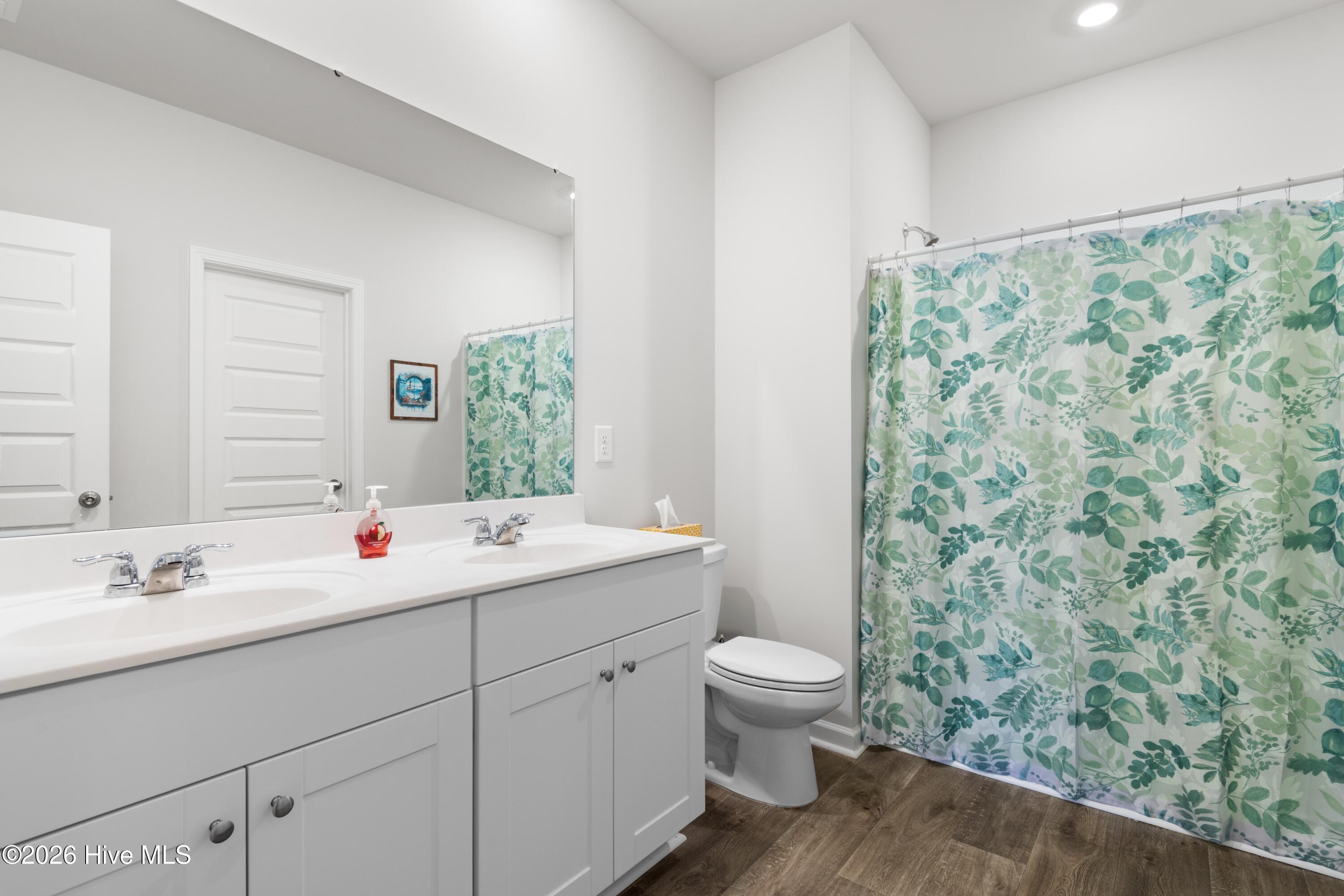 100547205 | Photo 21