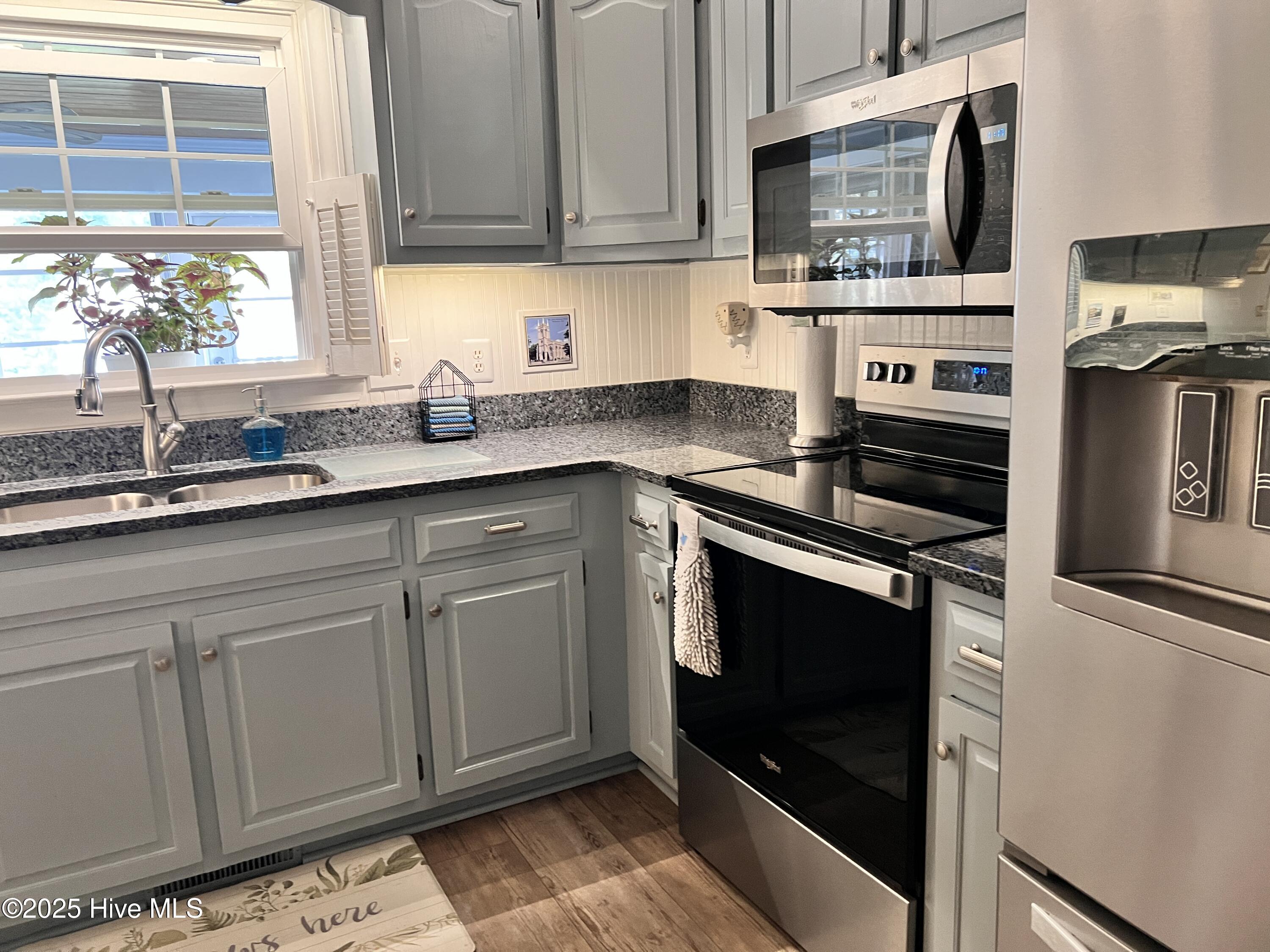 100542615 | Photo 22