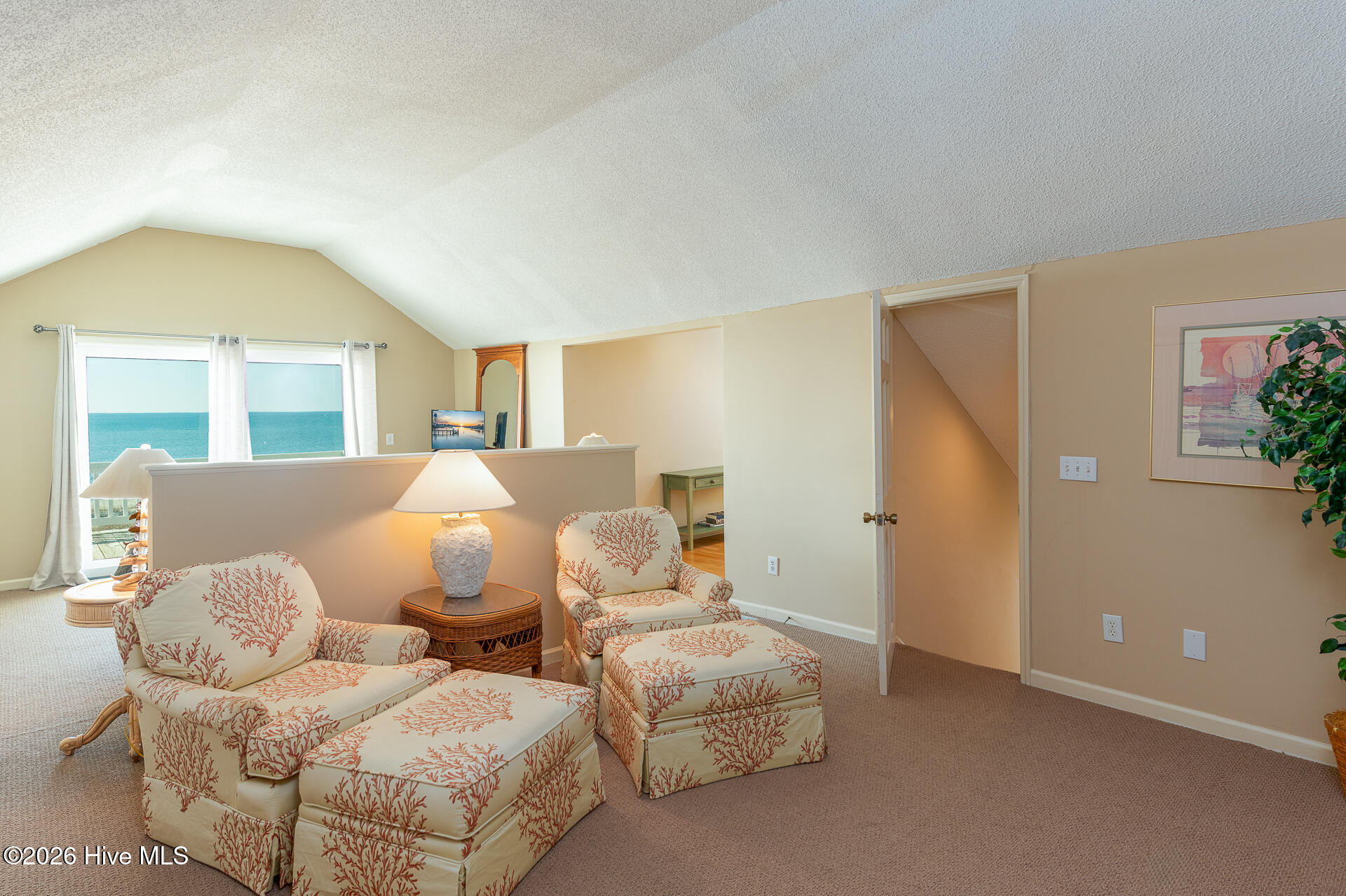 100556011 | Photo 46