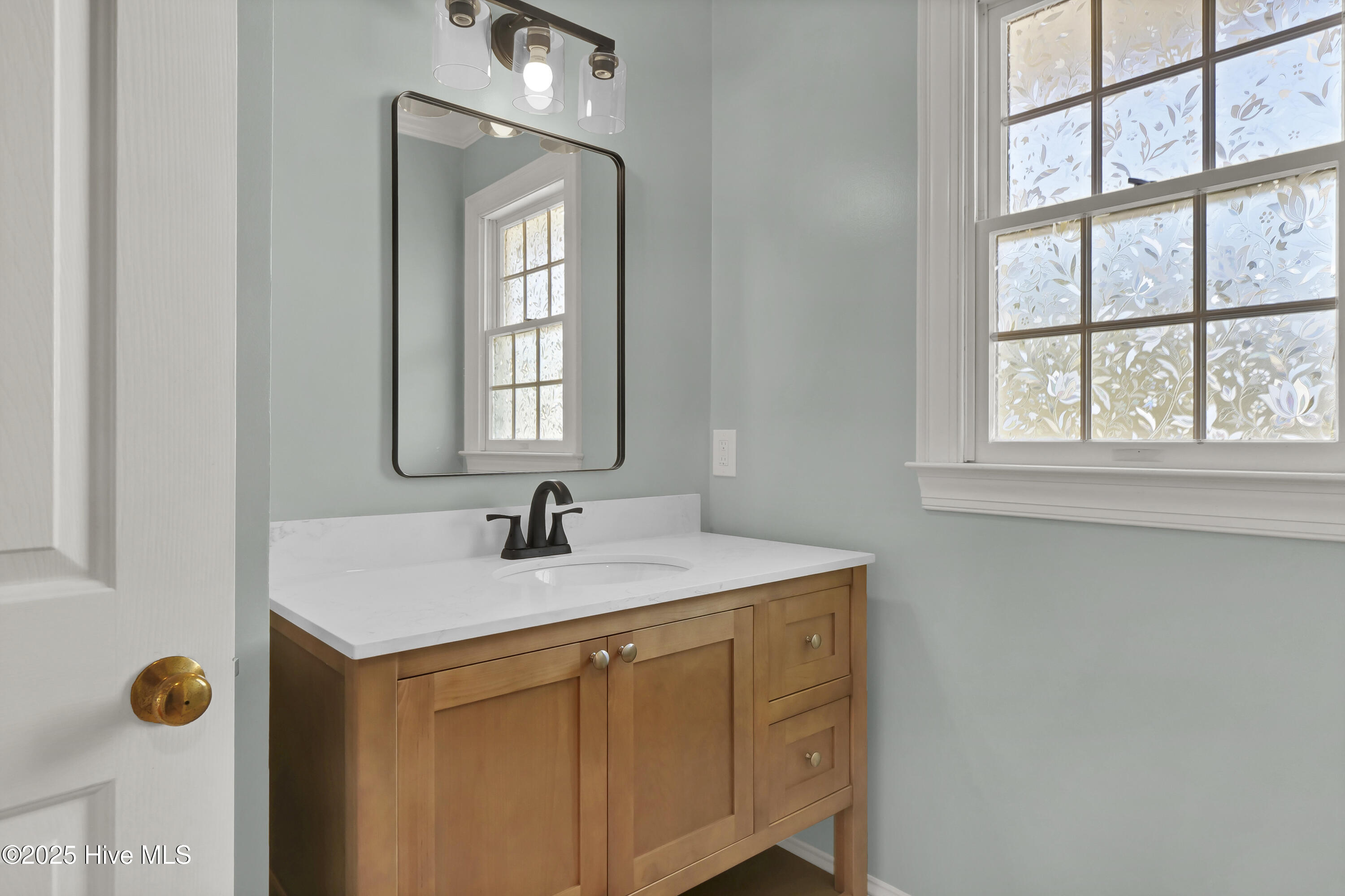 100540971 | Photo 40