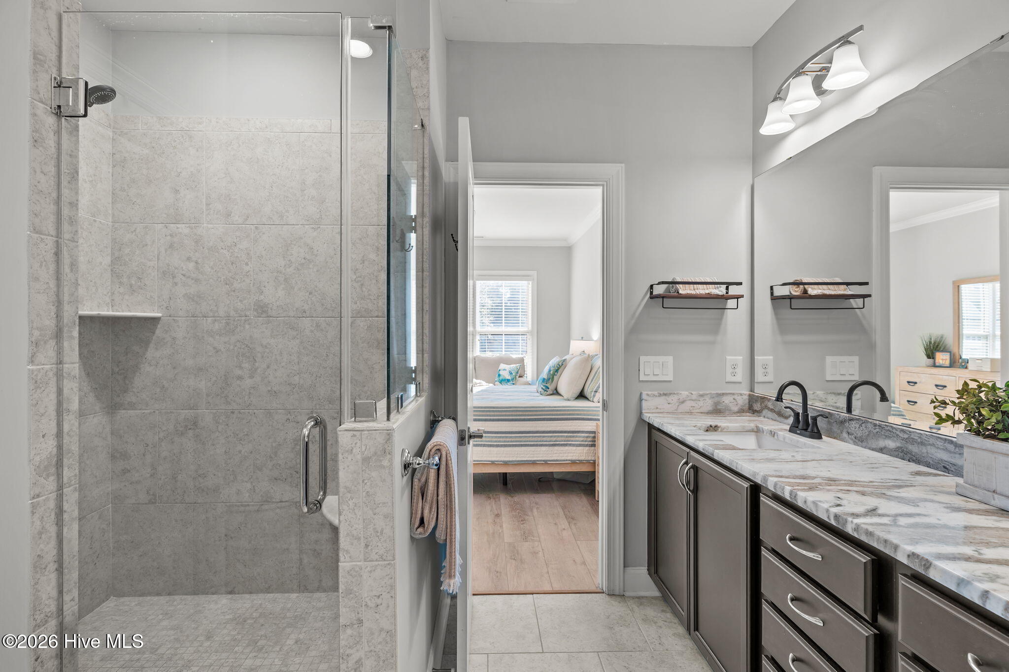 100547580 | Photo 27