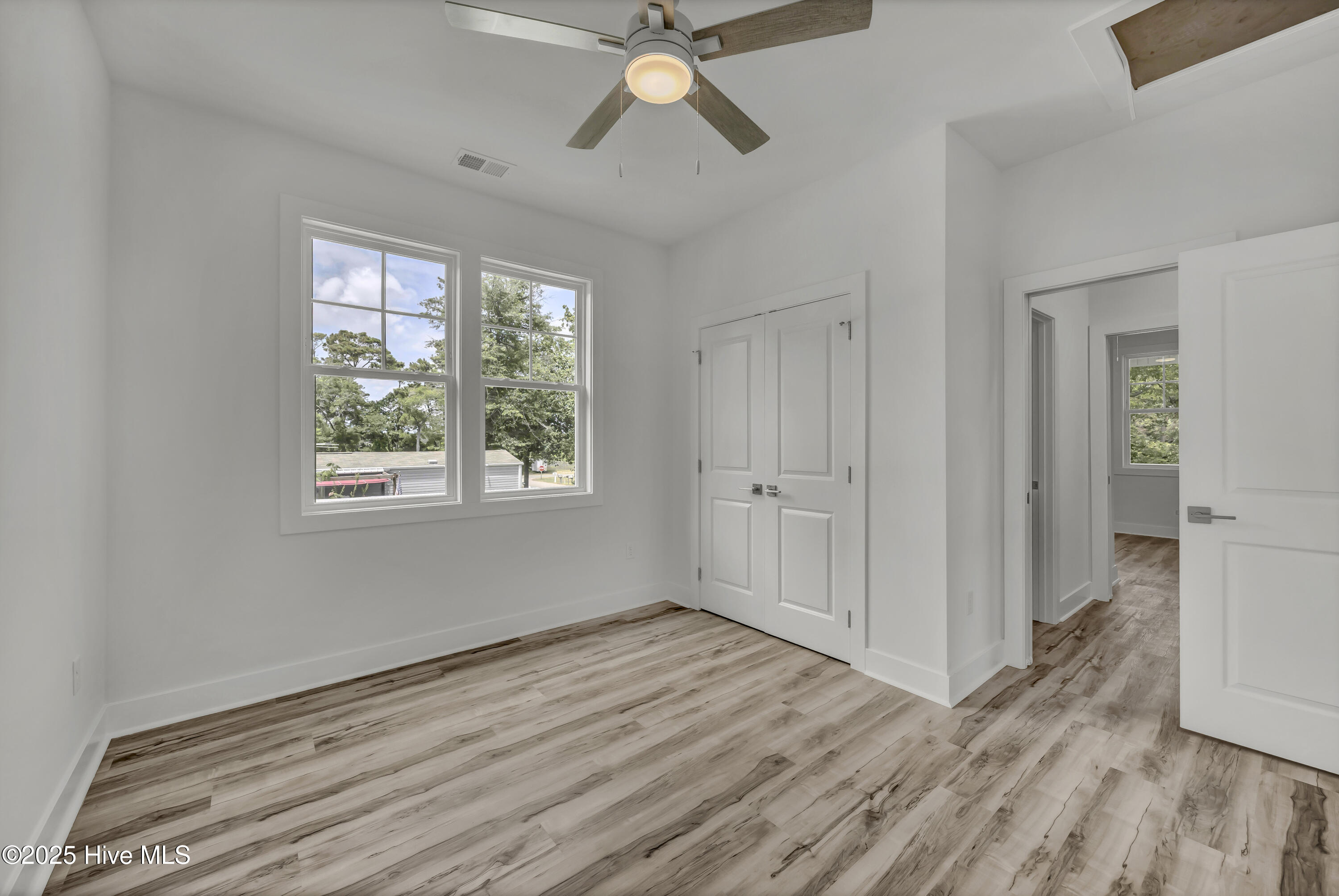 100509344 | Photo 24