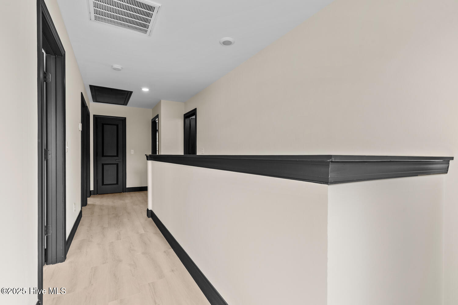 100536323 | Photo 25