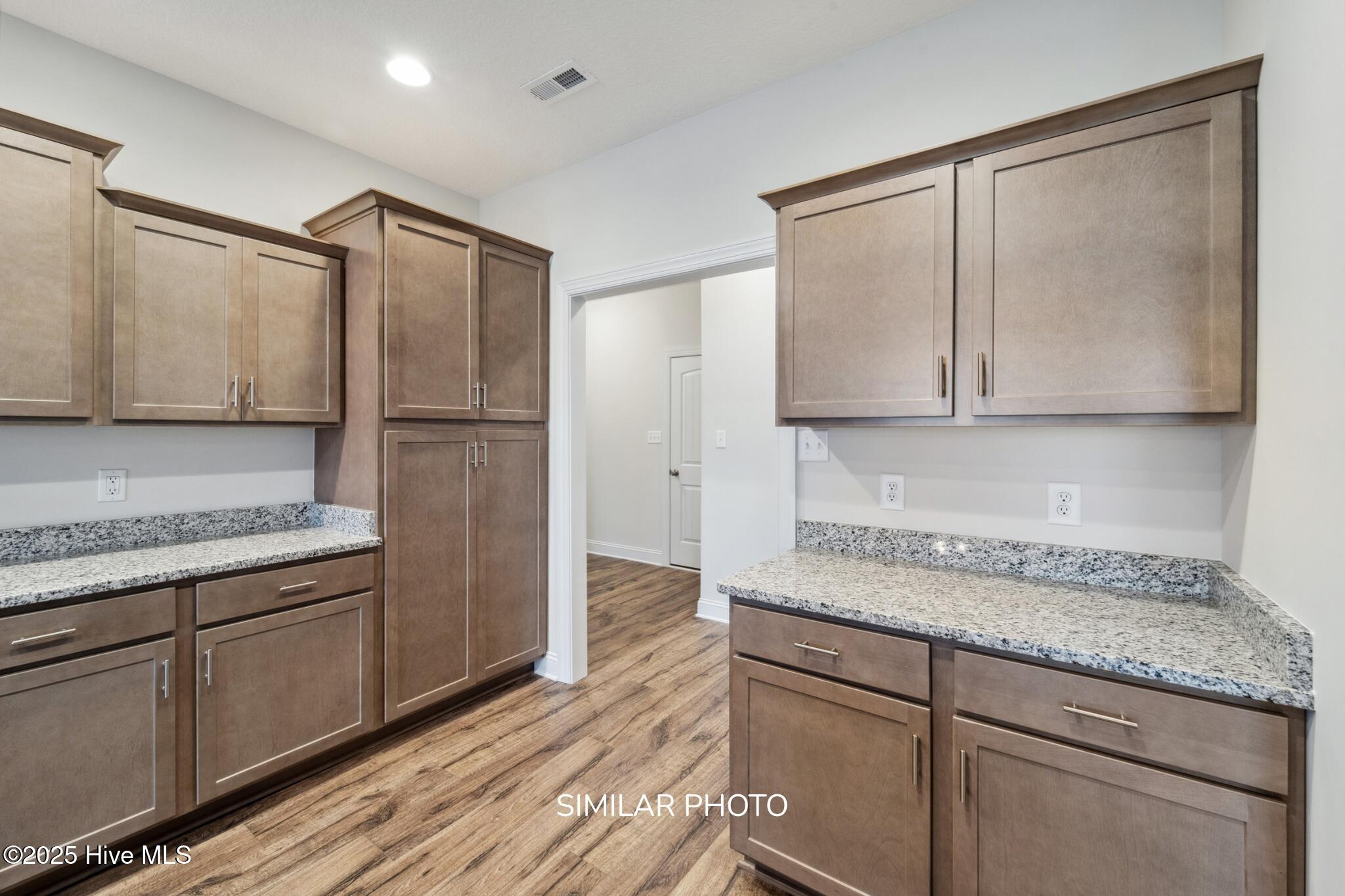 100519948 | Photo 23