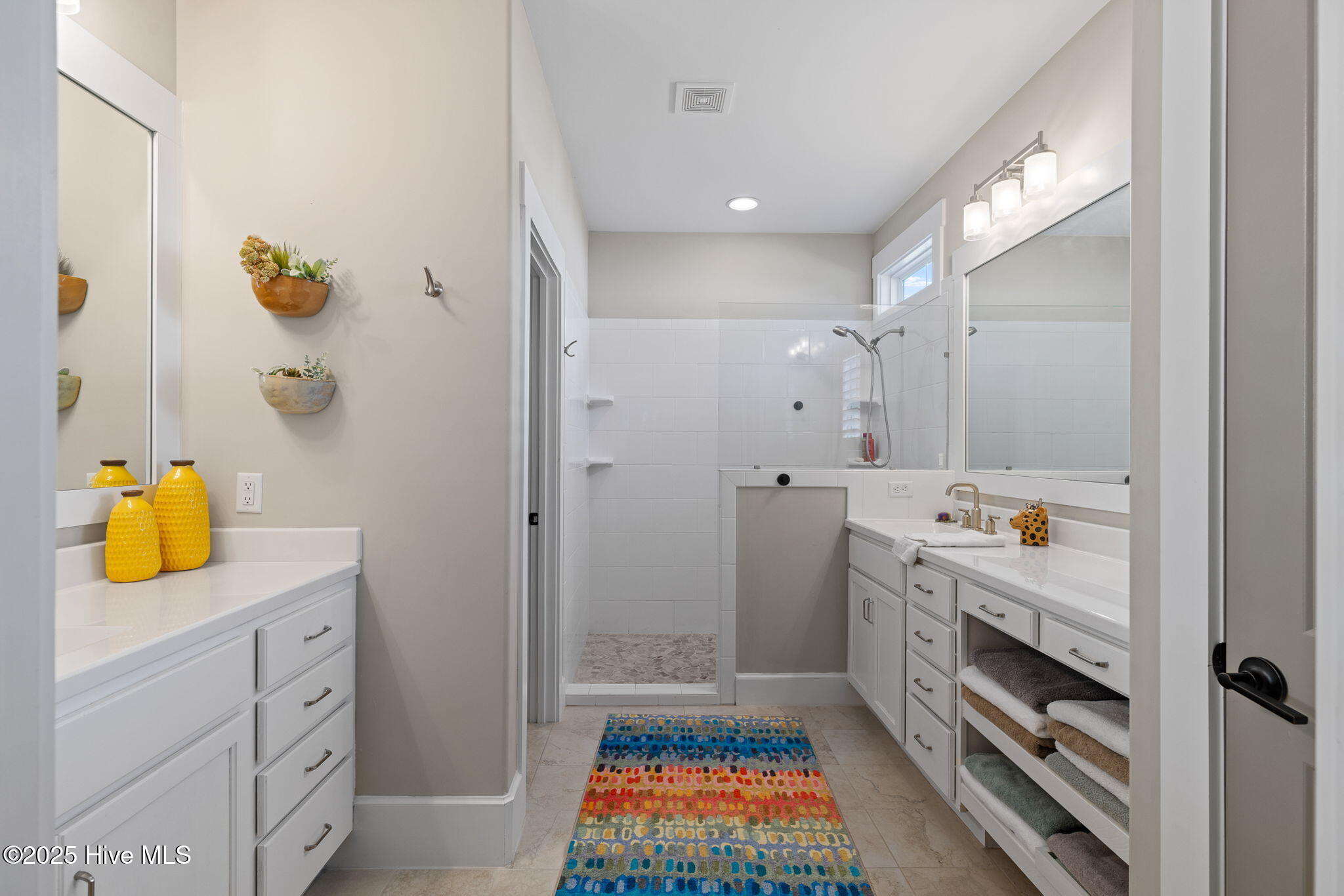 100540140 | Photo 24