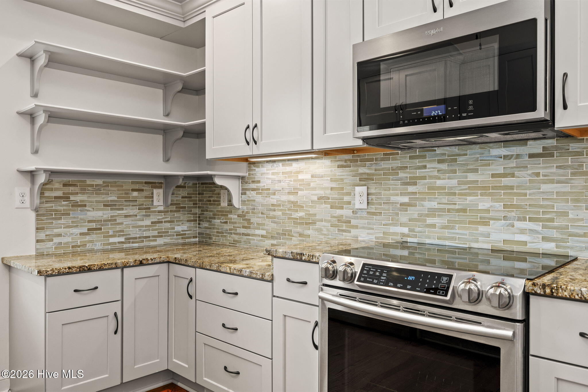 100557272 | Photo 26