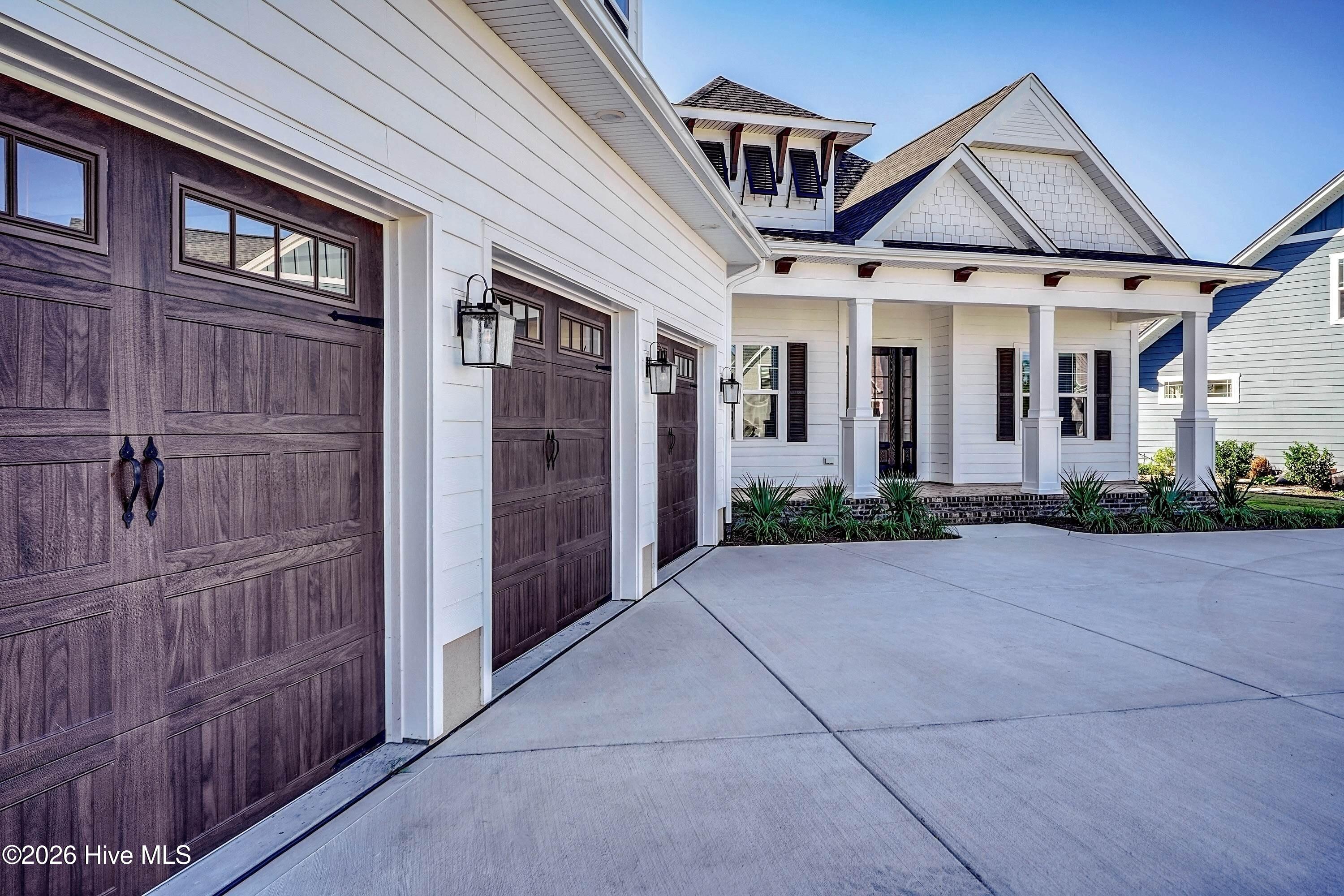 100564282 | Photo 45