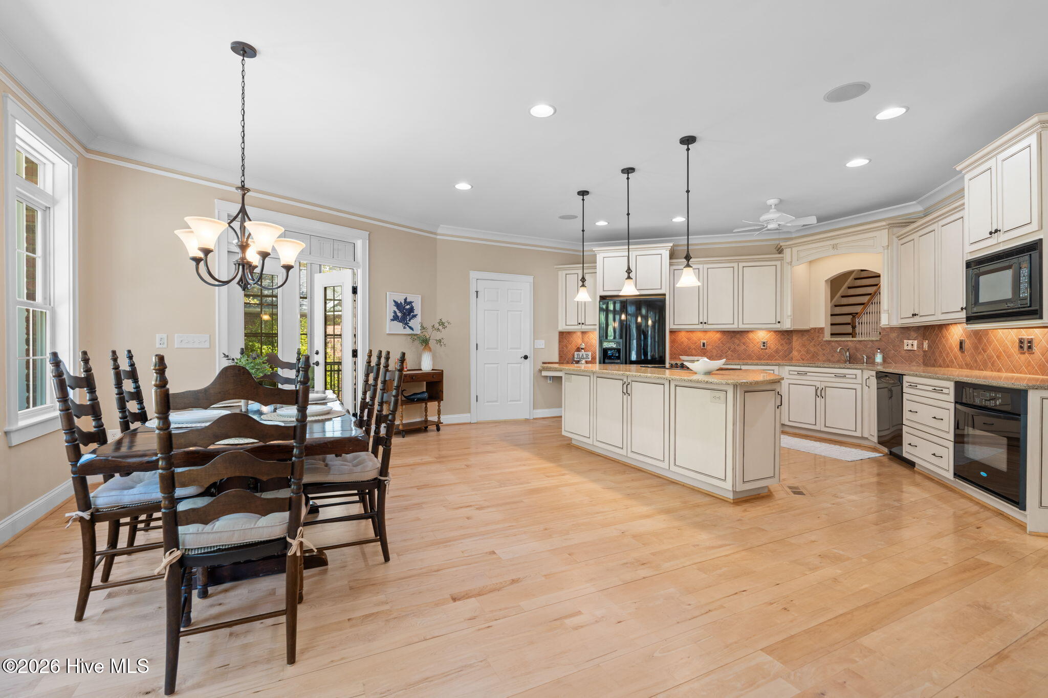 100564903 | Photo 14