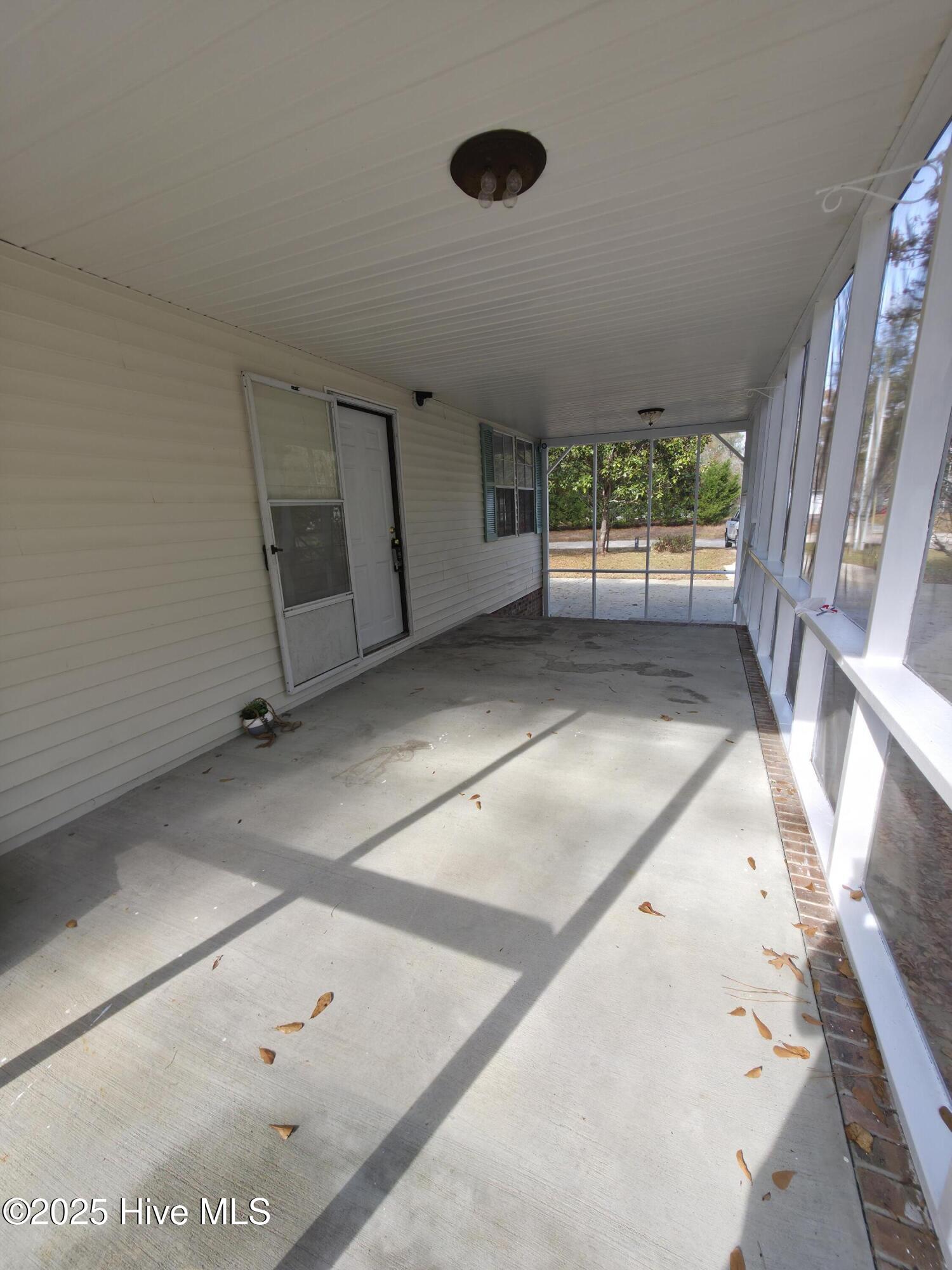 100543220 | Photo 22