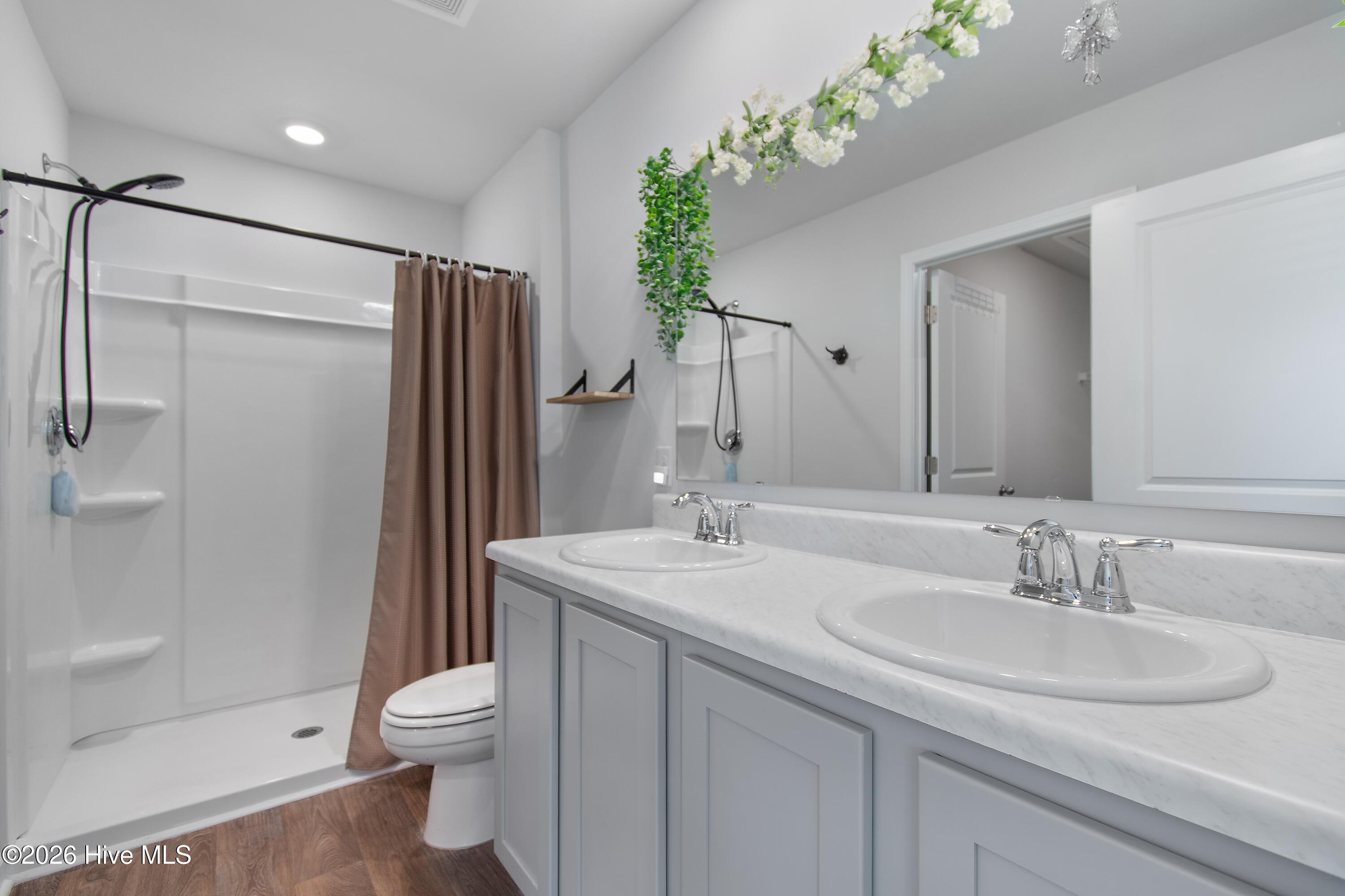 100568651 | Photo 16