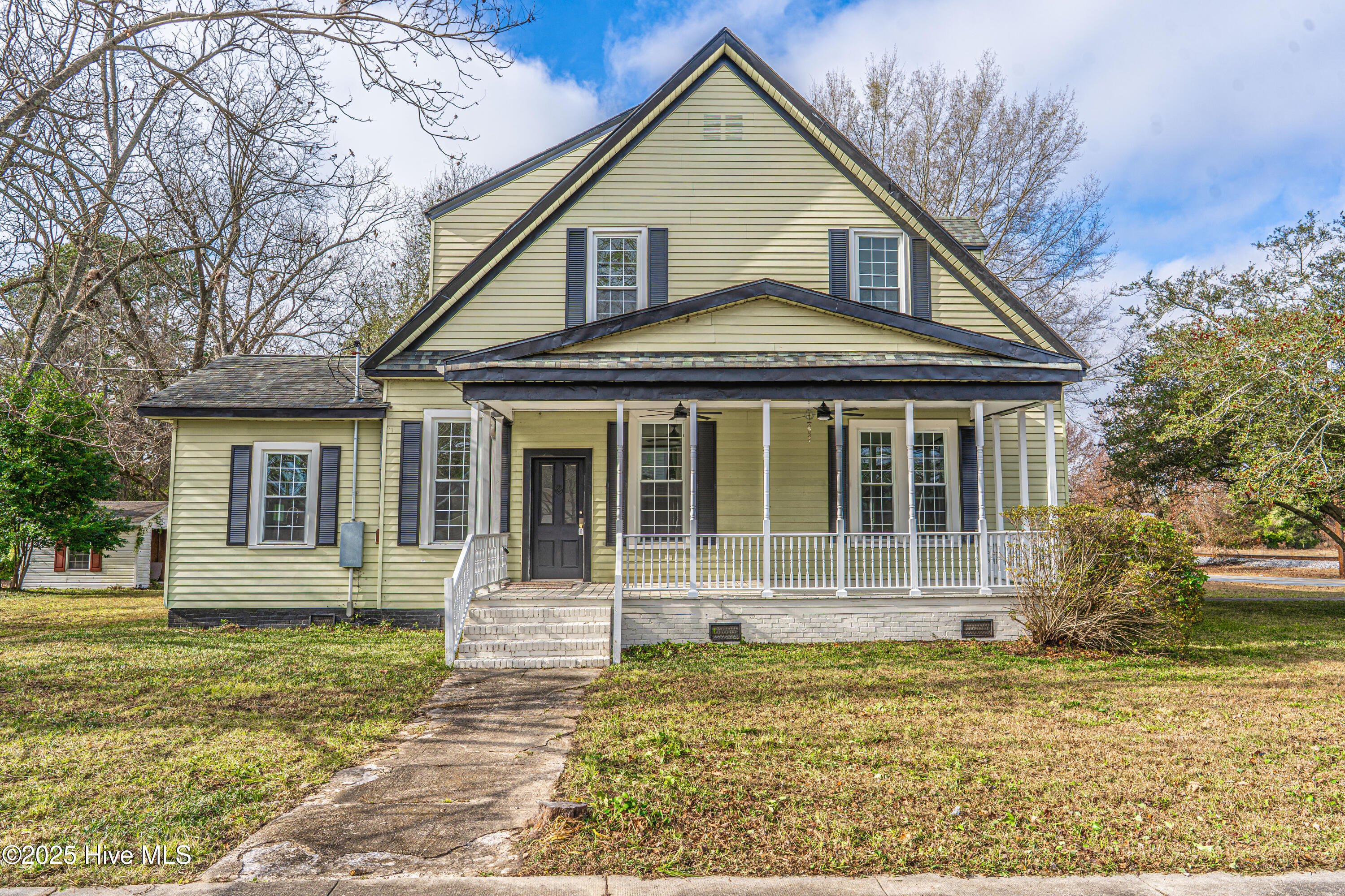 Homes for sale in Maxton, NC | 301 W Central St, Maxton, NC 28364 | MLS# 100543892