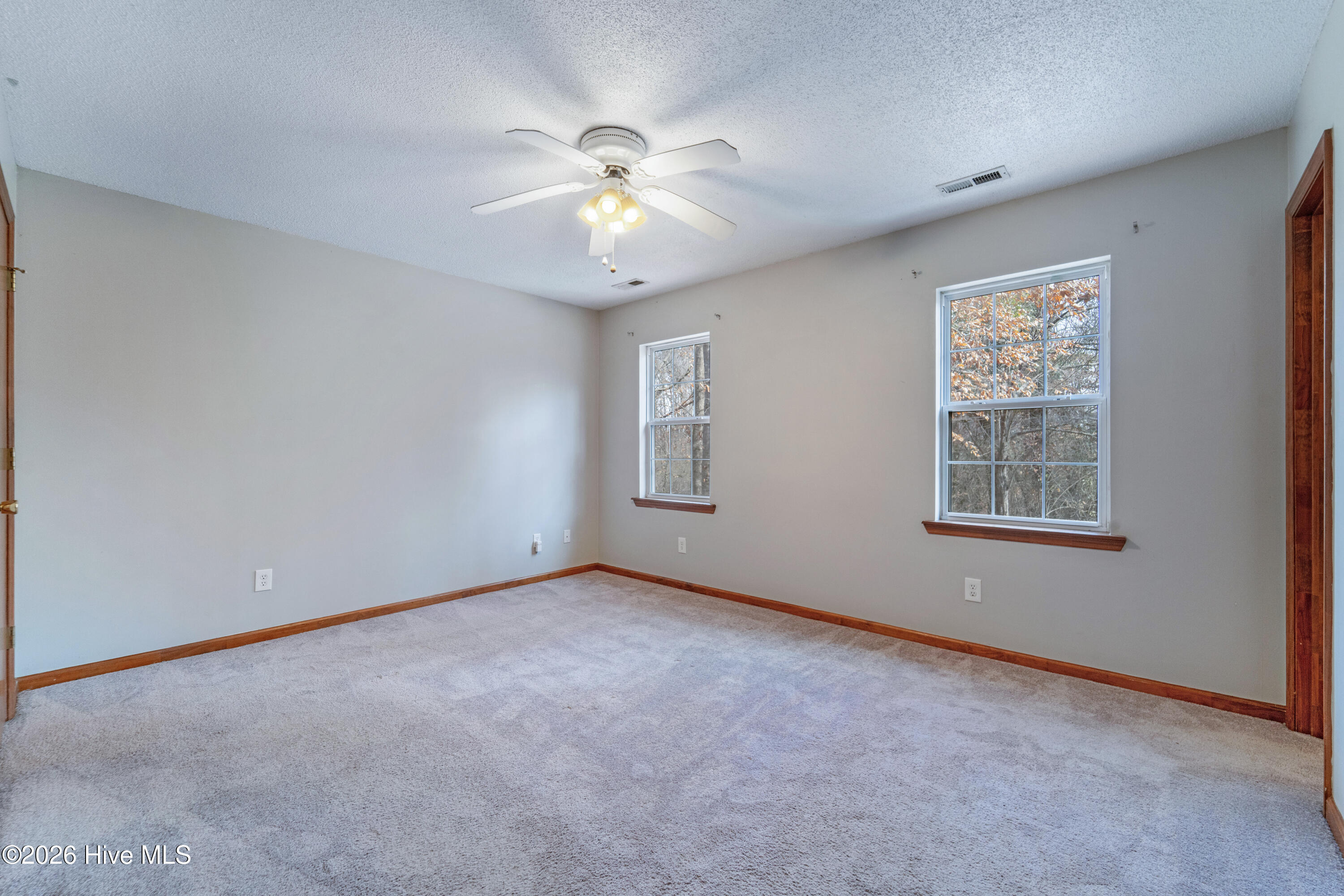 100557968 | Photo 38